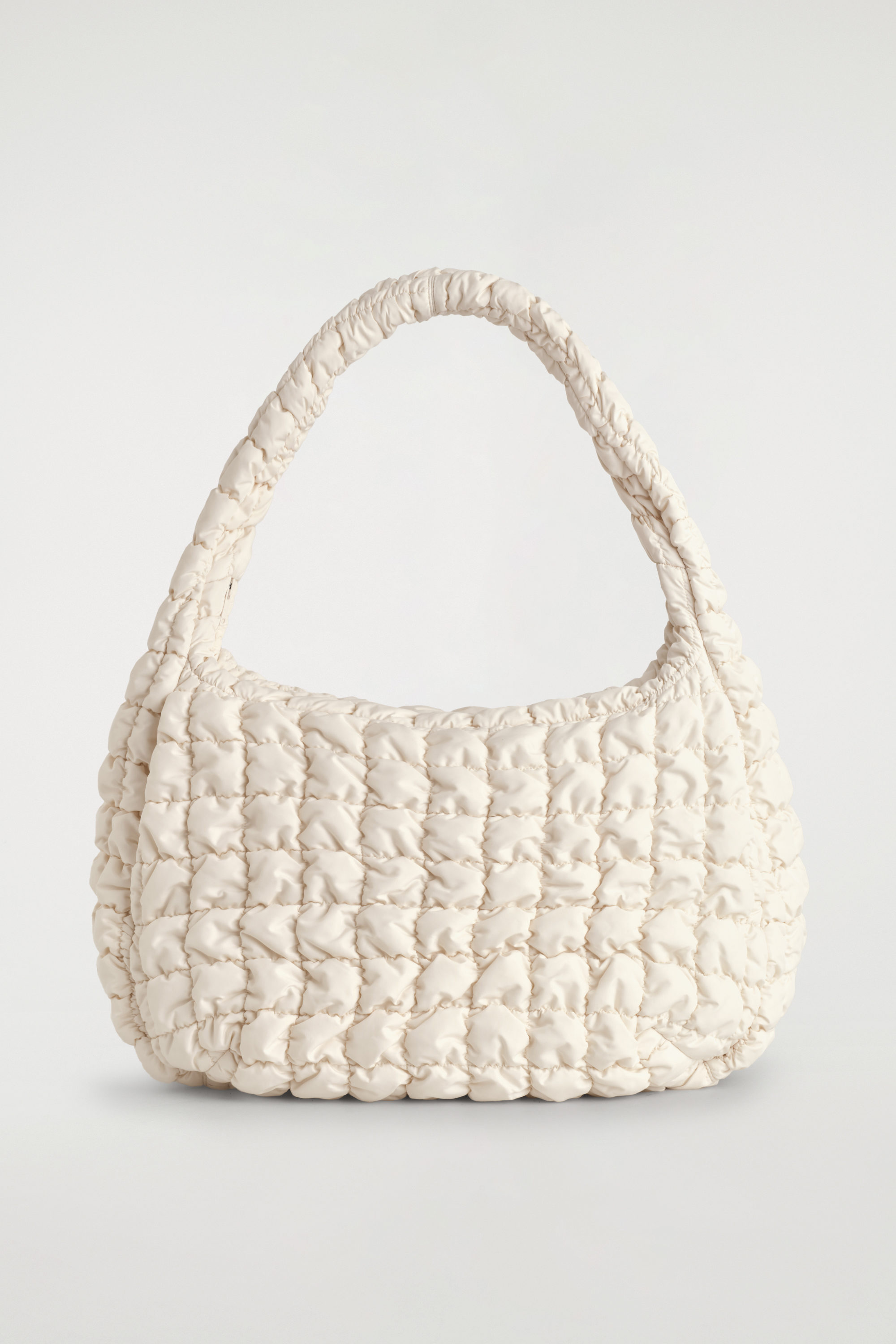 ショルダーバッグ cos quilting bag OVERSIZED QUILTED CROSSBODY BAG - LIGHT BEIGE | COS US