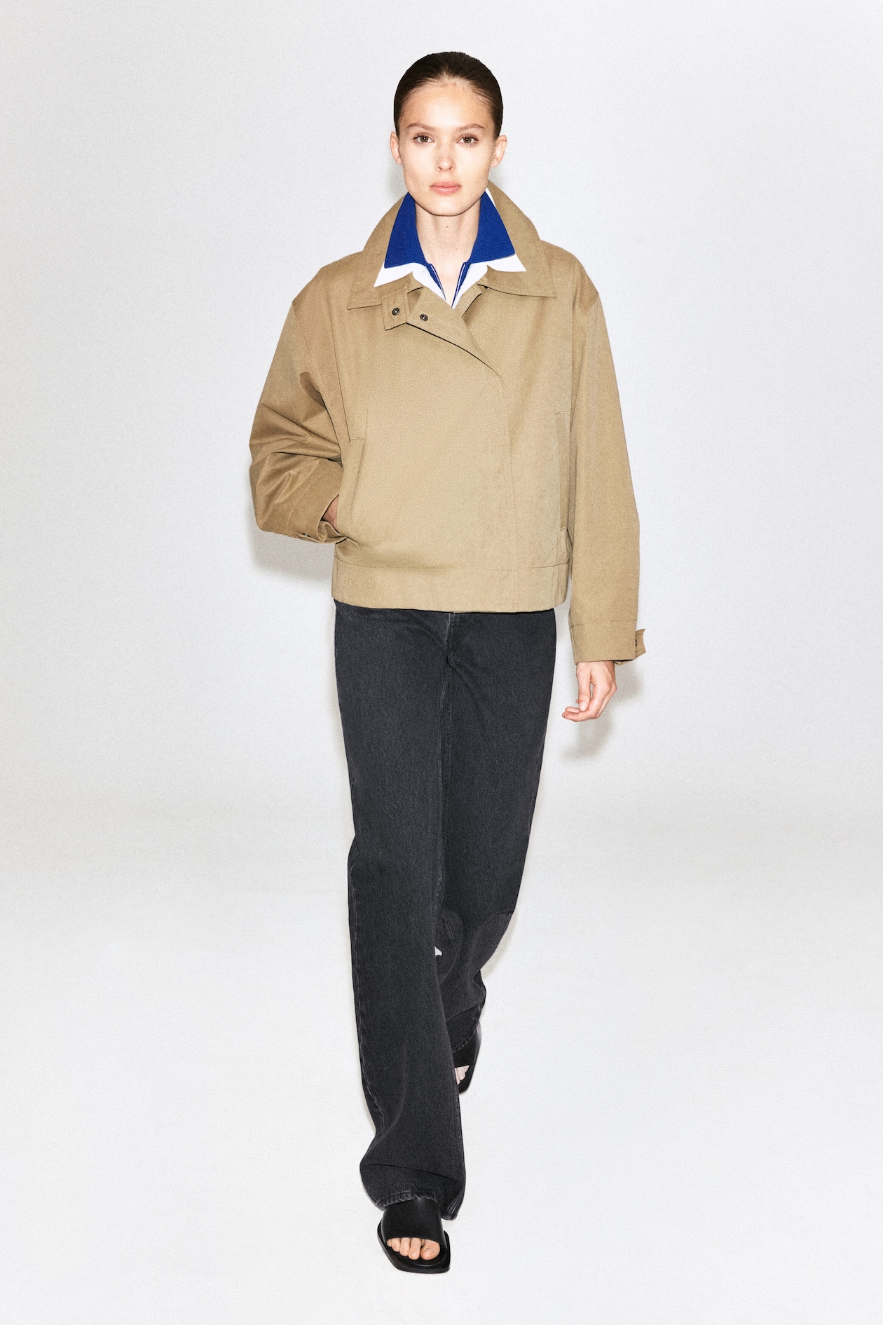 ROUNDED SHORT TRENCH COAT — BEIGE
