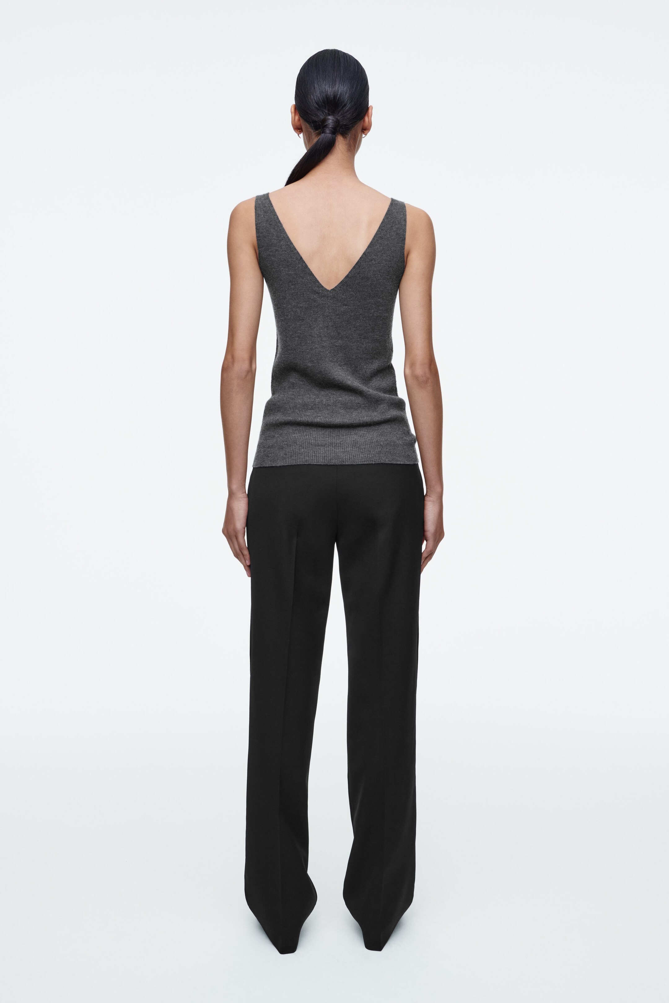 SLIM RIBBED CASHMERE TANK TOP