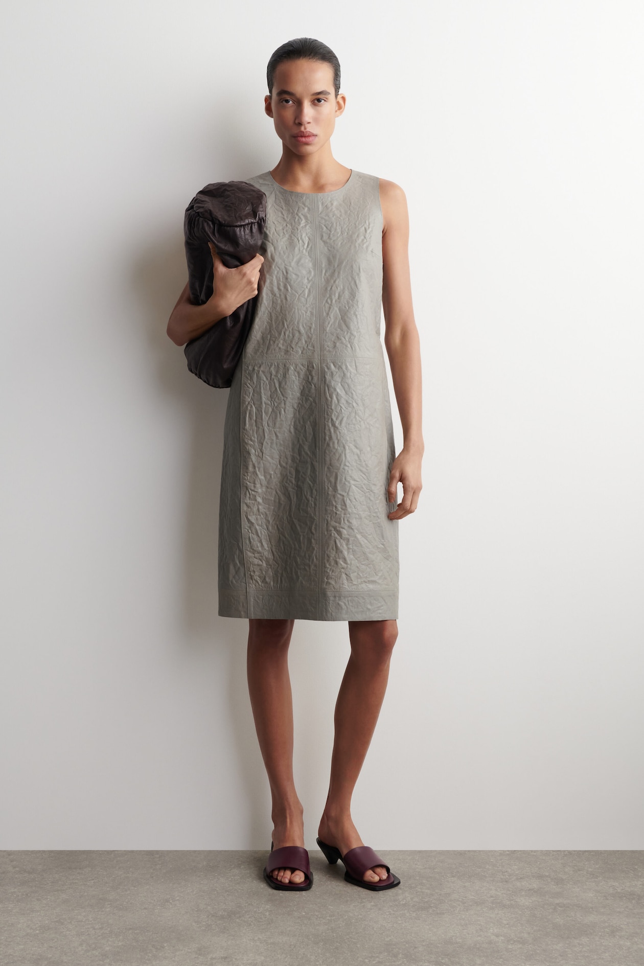 TEXTURED-LEATHER SHIFT DRESS — DOVE GRAY