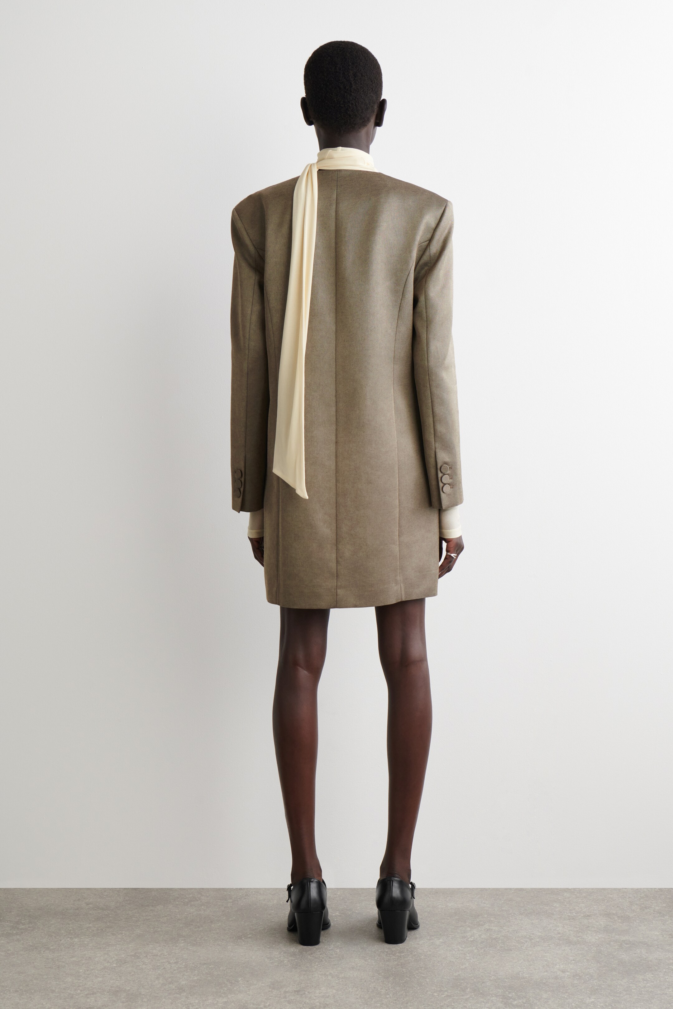 Visualizza immagine più grande: ABITO SMOKING IN MISTO LANA METALLIZZATA - BRONZO - DONNA | H&M IT 2