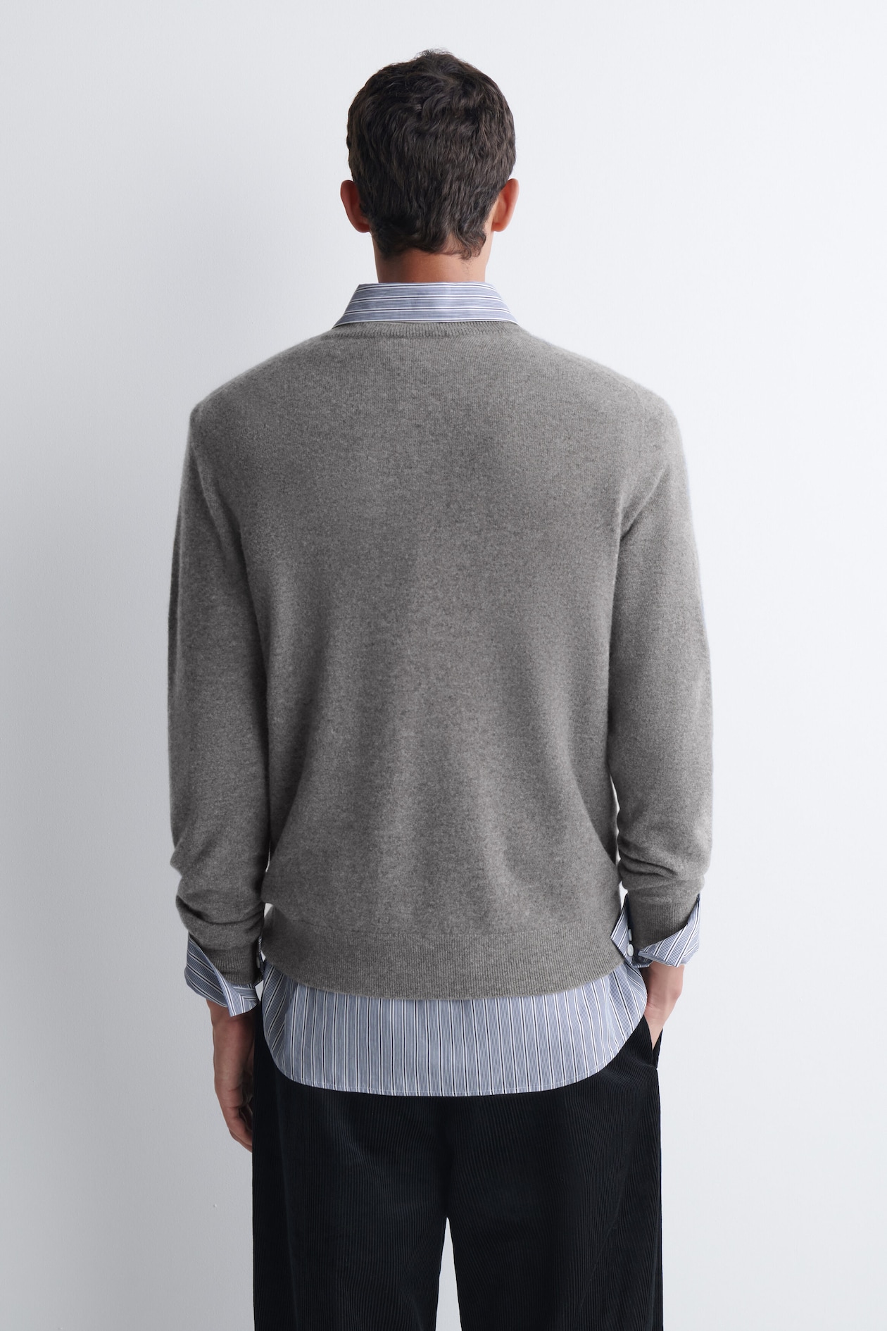 PURE CASHMERE V-NECK SWEATER — GRAY MÉLANGE