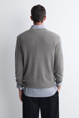 PURE CASHMERE V-NECK SWEATER — GRAY MÉLANGE 4