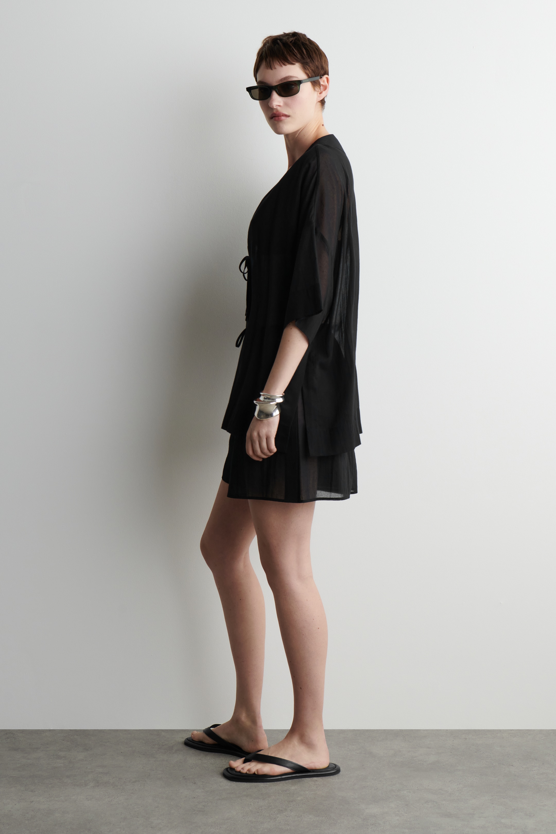 Agrandir l'image: SHORT DE PLAGE EN COTON FROISSÉ - NOIR - FEMME | H&M FR 2
