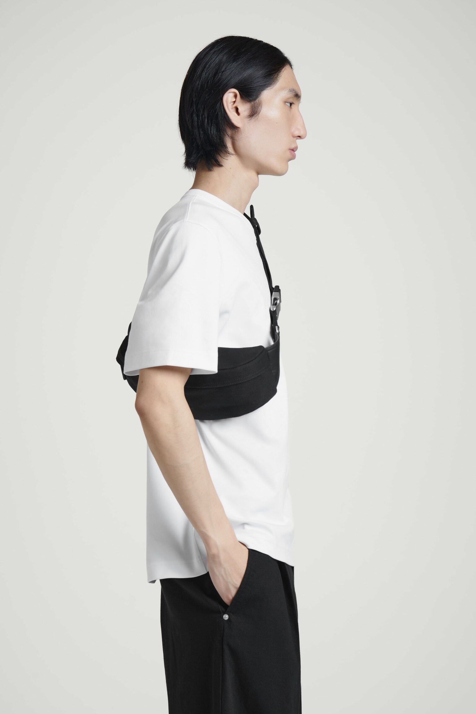 UTILITY CROSSBODY BAG - CANVAS - שחור - 6