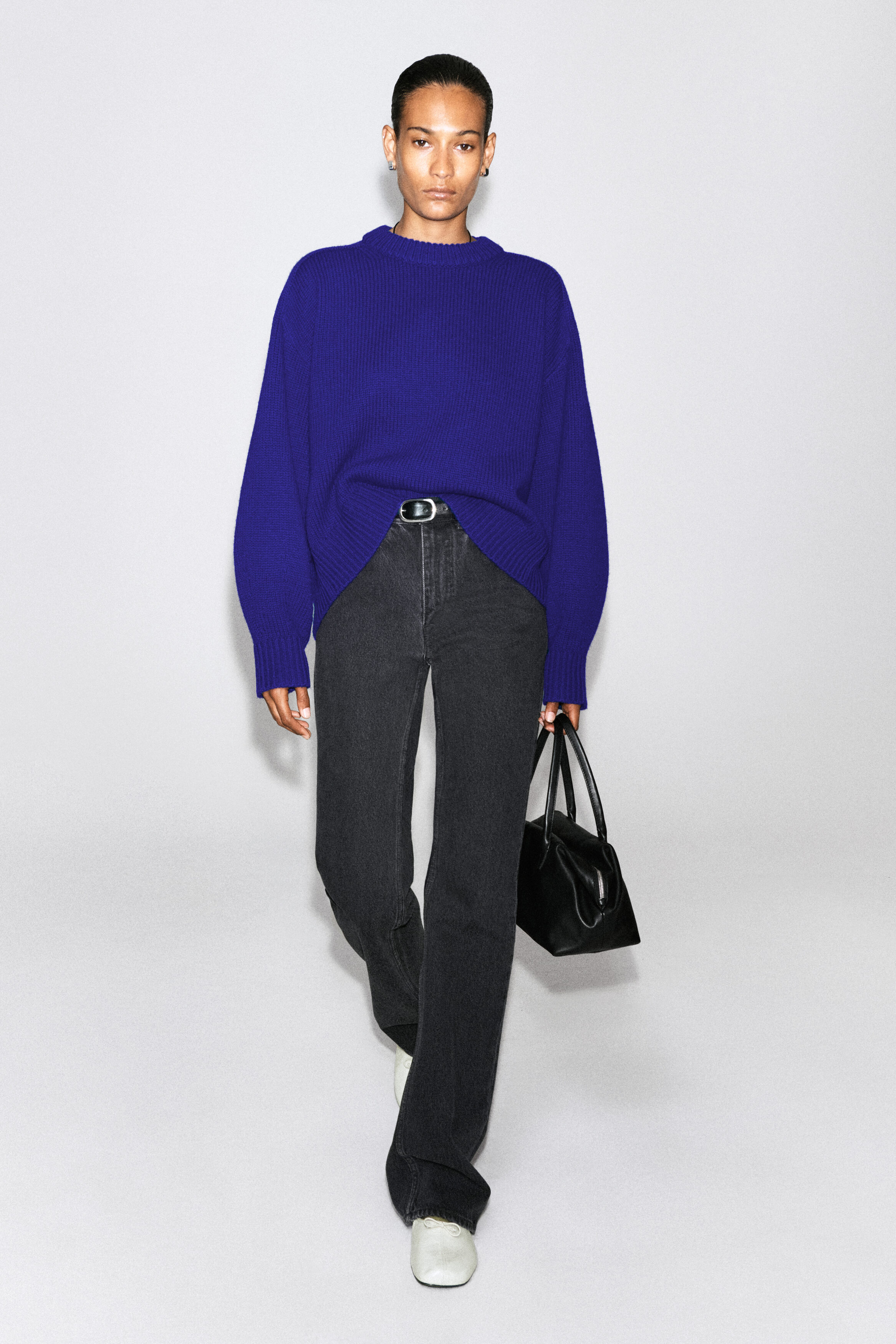 ROUNDED WOOL CREW-NECK SWEATER - thumbnail 9