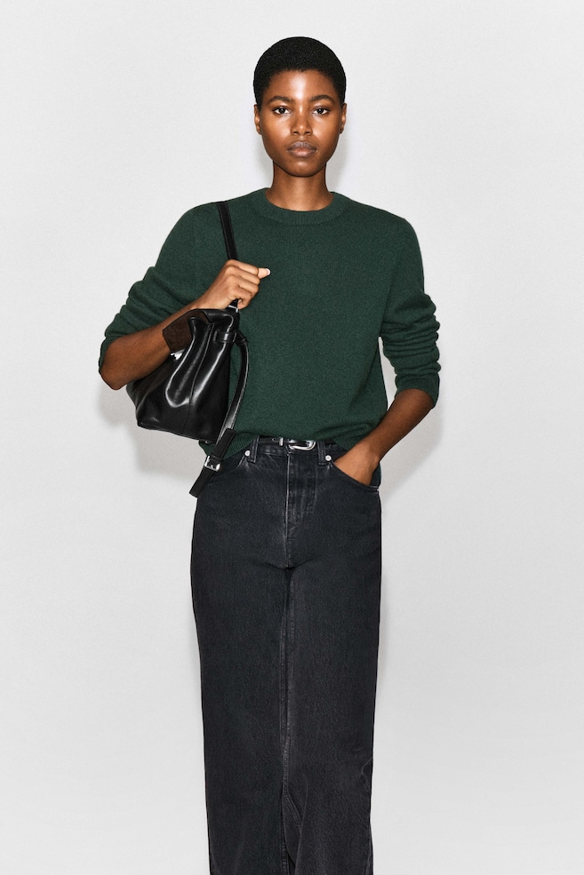PURE CASHMERE CREW-NECK SWEATER — FOREST GREEN
