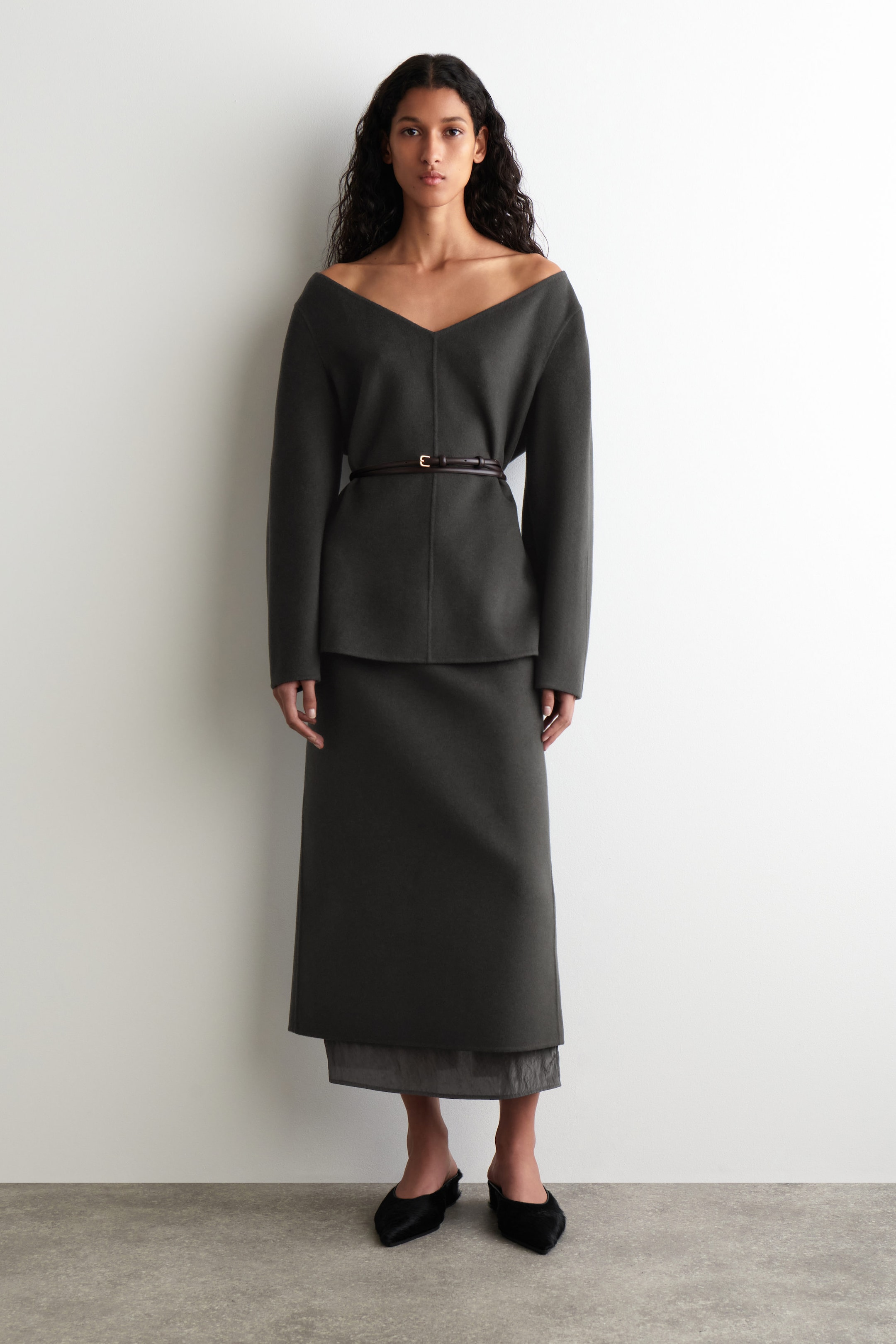 DOUBLE-FACED WOOL V-NECK TOP