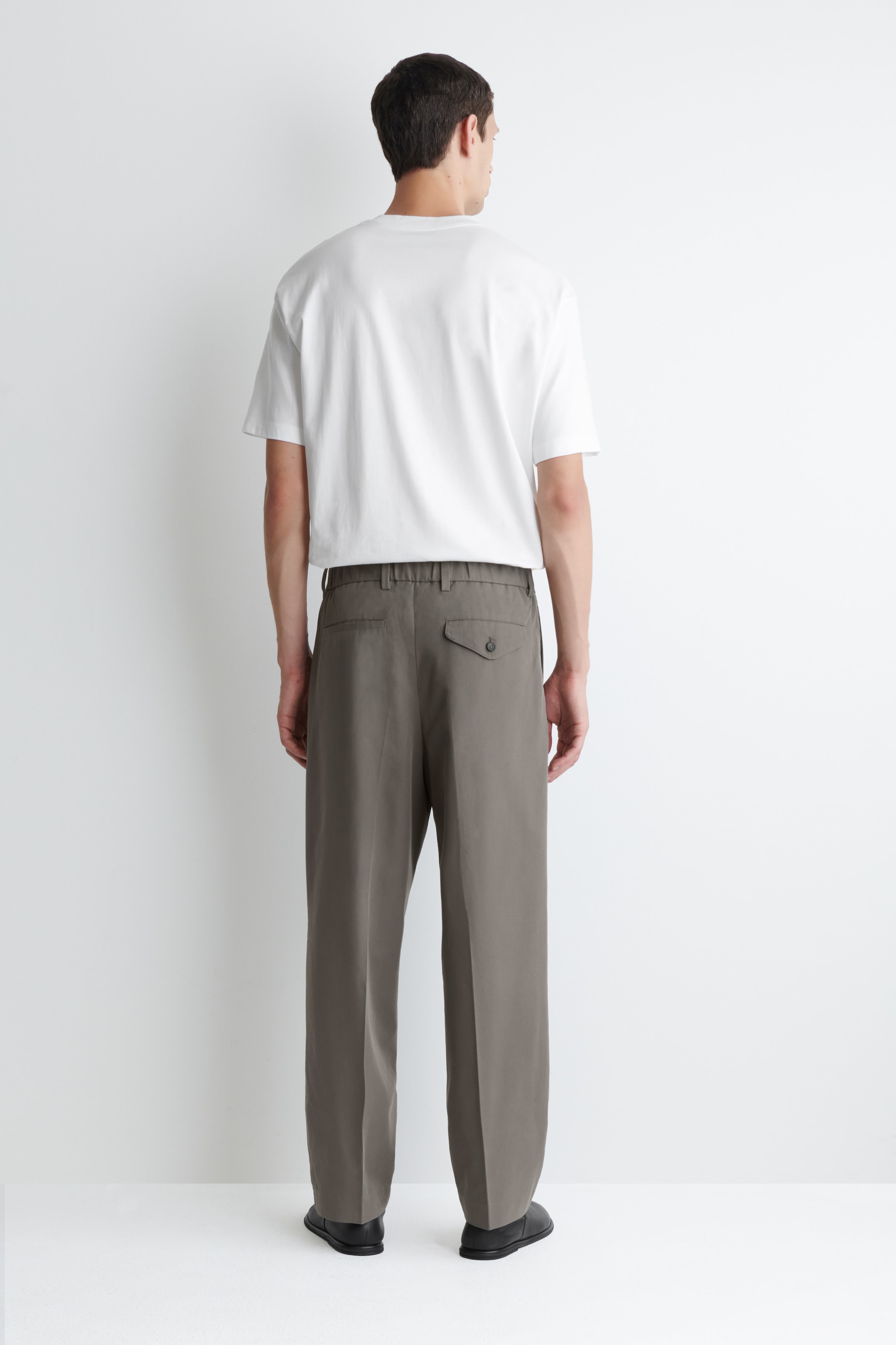 Grösseres Bild ansehen: HOSE AUS BAUMWOLL-TWILL MIT GERADEM BEIN - MAULWURFSBRAUN - HERREN | H&M CH 5