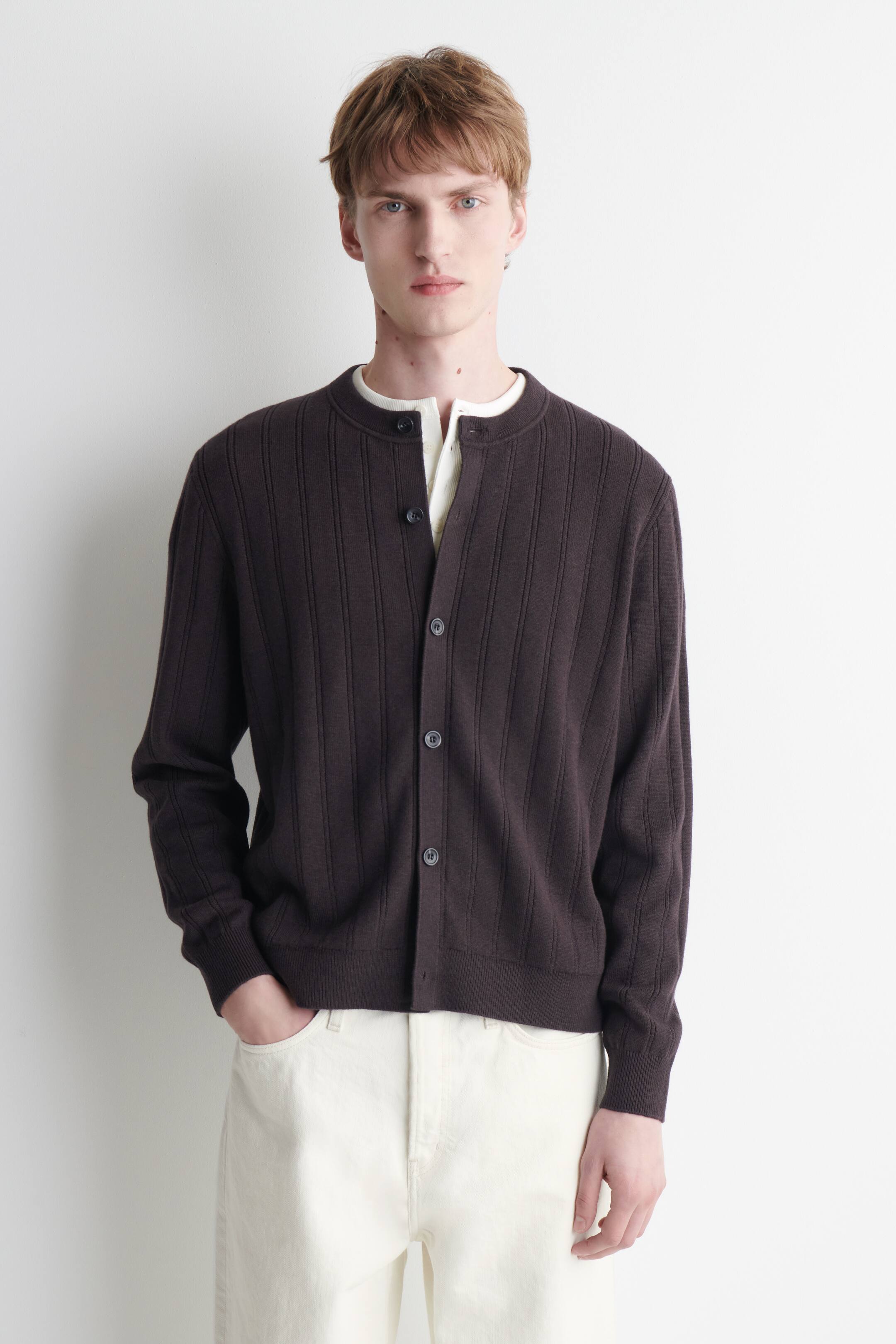 הצגת תמונה גדולה יותר: RIBBED WOOL-COTTON CARDIGAN - חום - Men | H&M IL 1