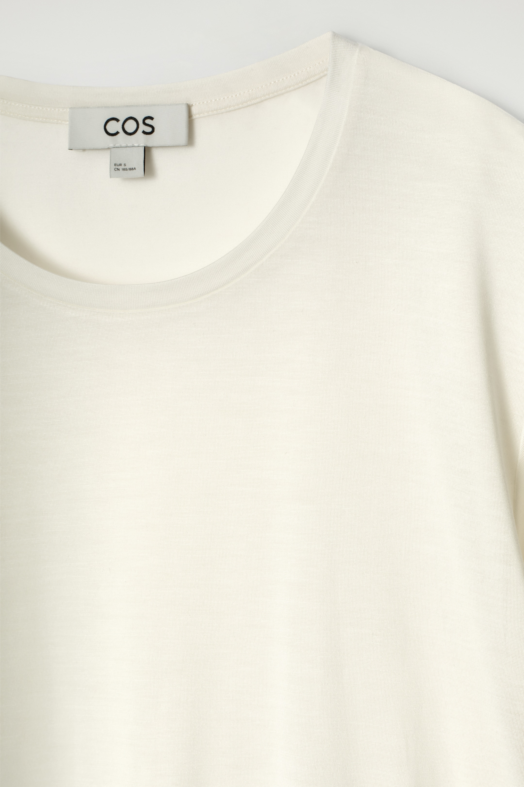 Ver imagen más grande: CAMISETA DE SEDA - MARFIL - MUJER | H&M ES 5