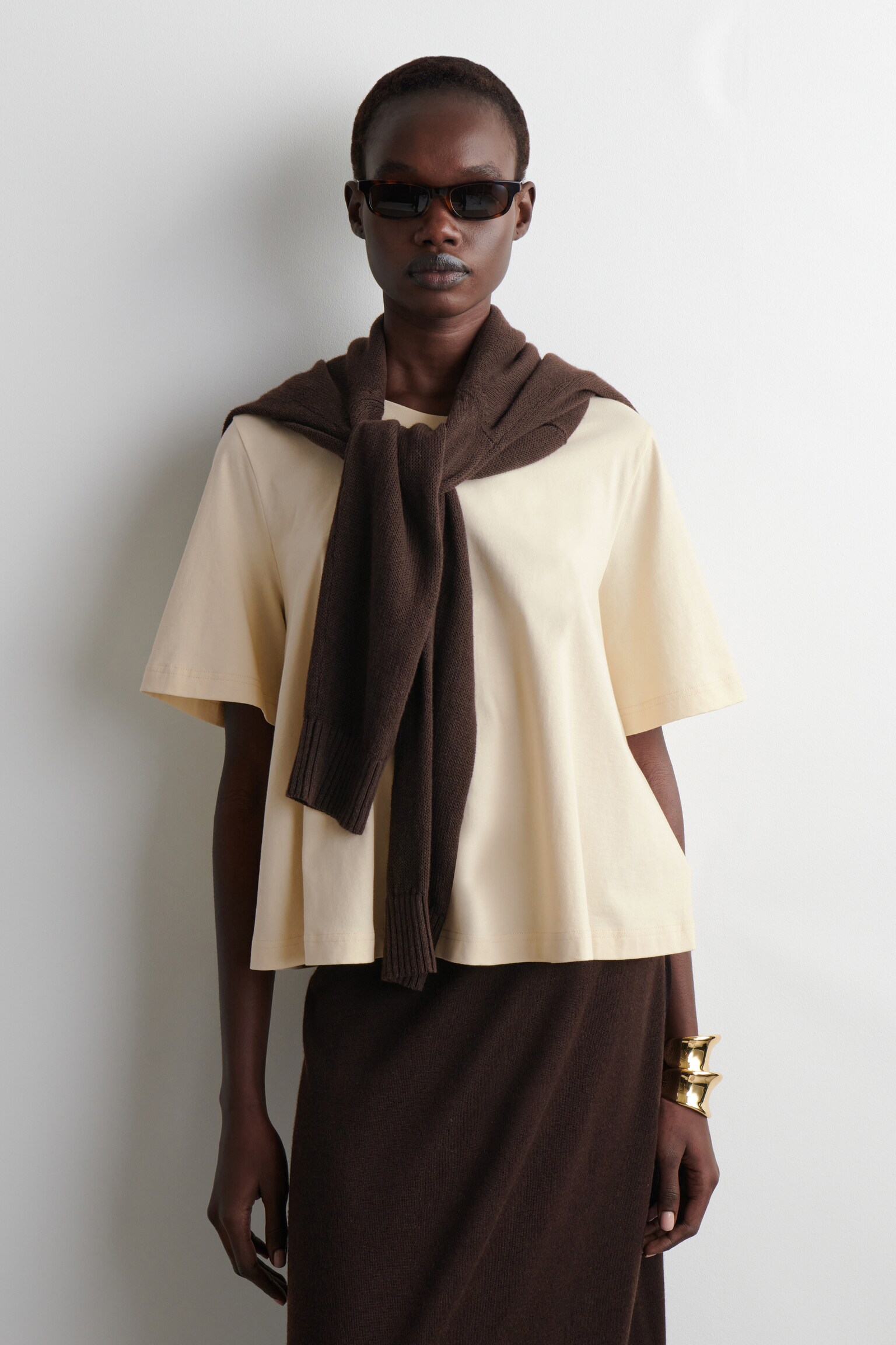 RELAXED TRAPEZE T-SHIRT - BUTTER YELLOW/BLACK
