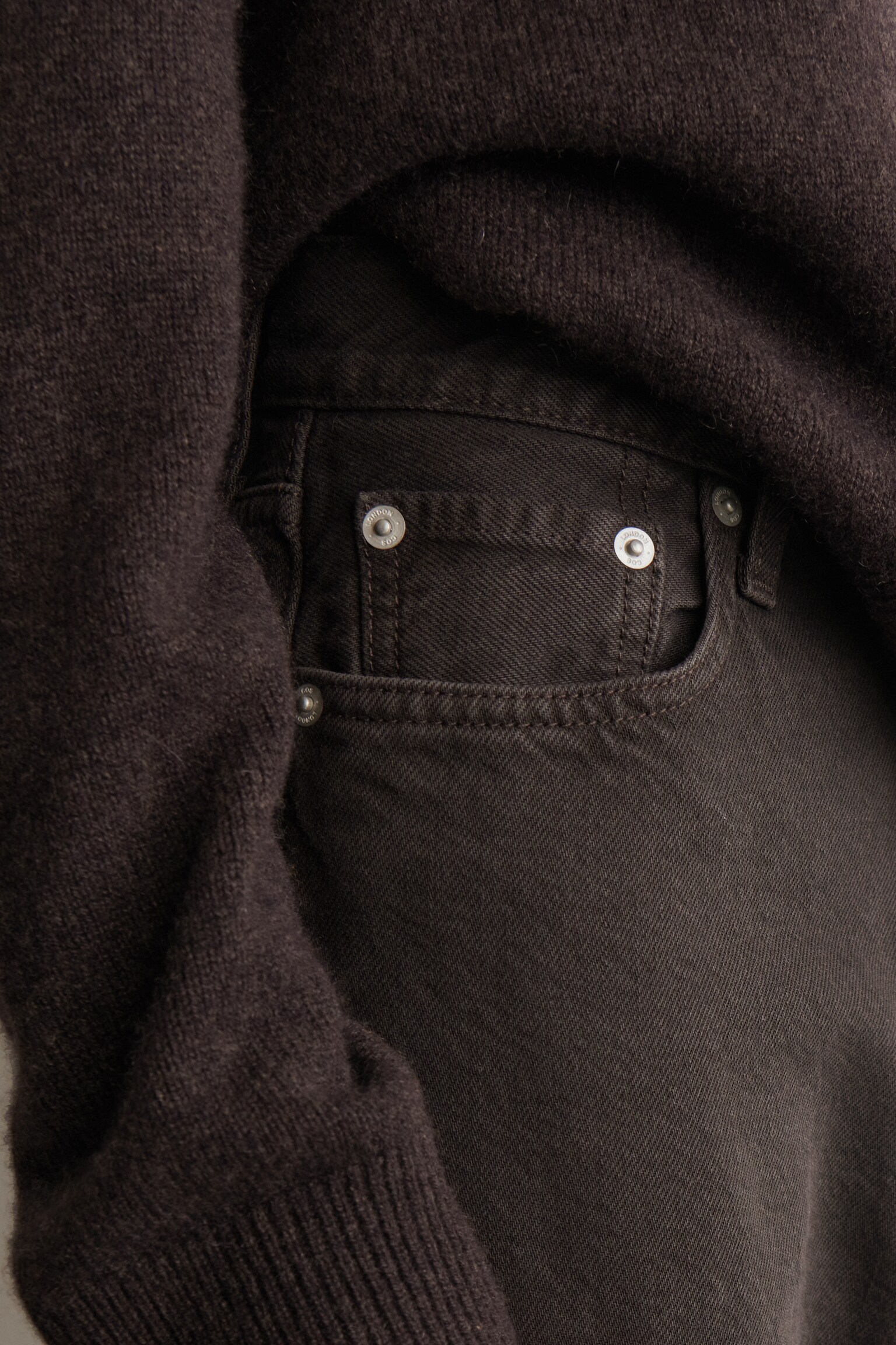 REPRISE JEANS MIT GERADEM BEIN - DUNKELBRAUN/VERBLASSTES BLAU/SCHWARZ/DUNKLES INDIGOBLAU - 6