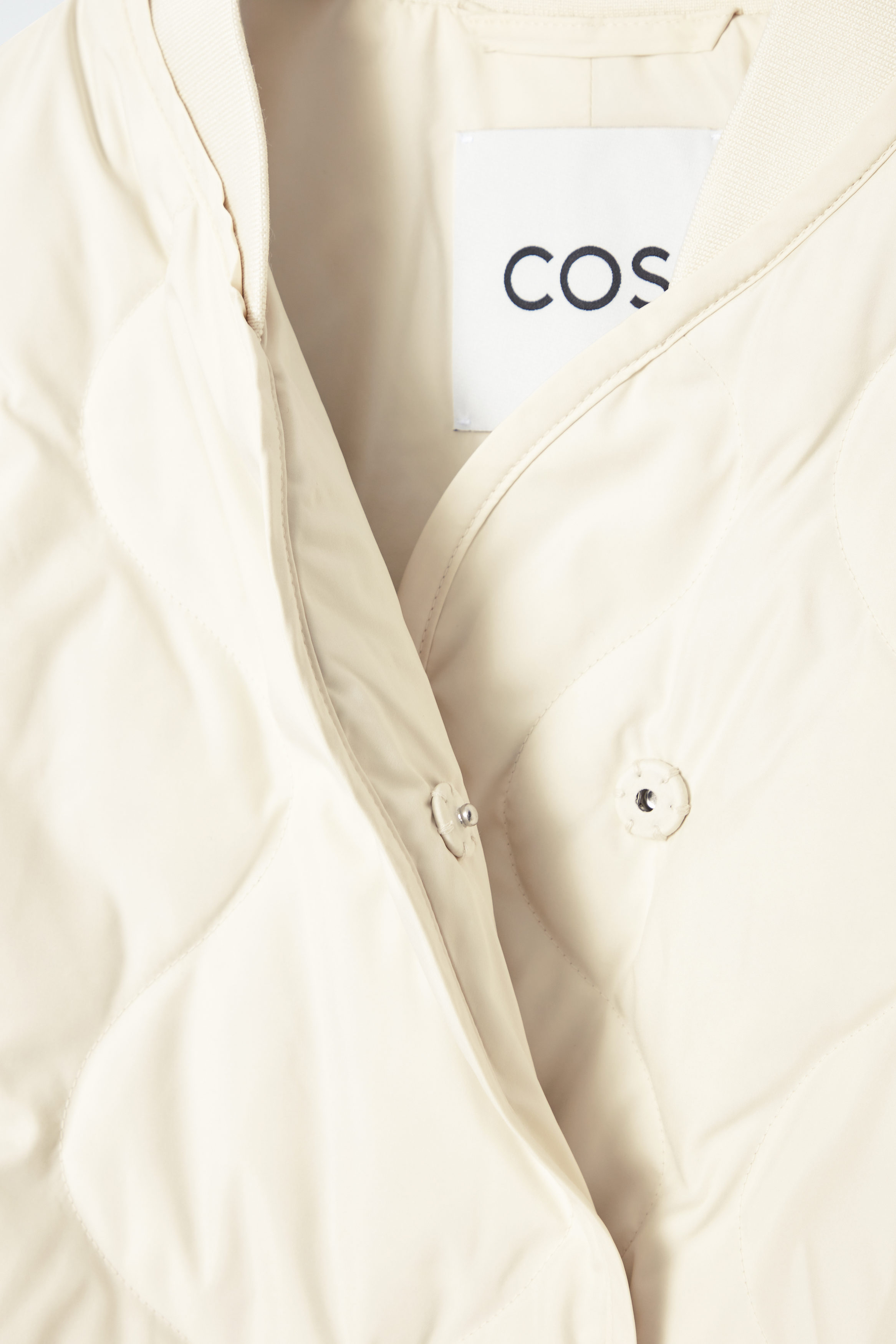 【COS】◆OVERSIZED QUILTED JACKET - OFF WHITE◆1205863001◆ OVERSIZED QUILTED JACKET - OFF-WHITE | COS