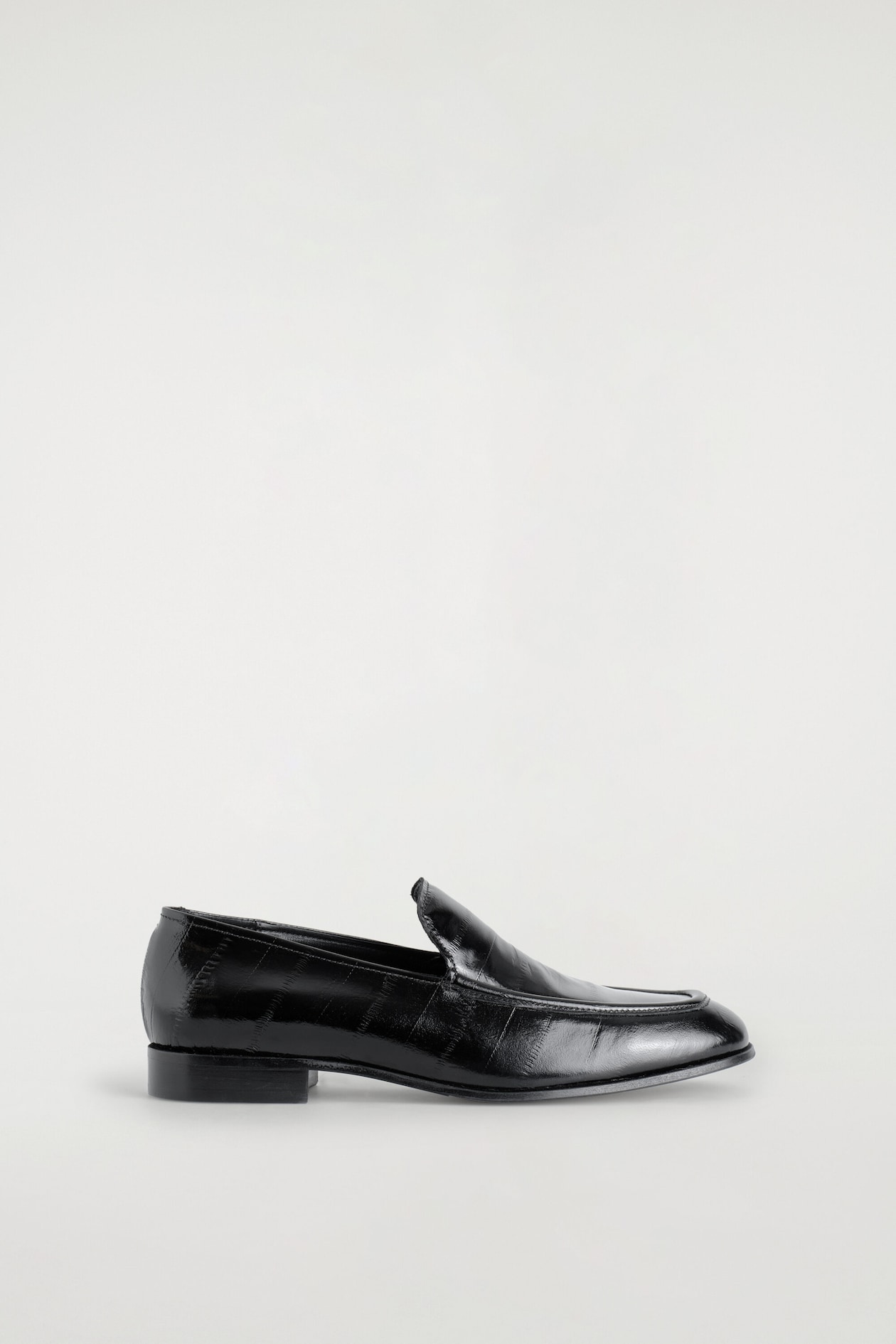 EEL-EFFECT LEATHER LOAFERS — BLACK