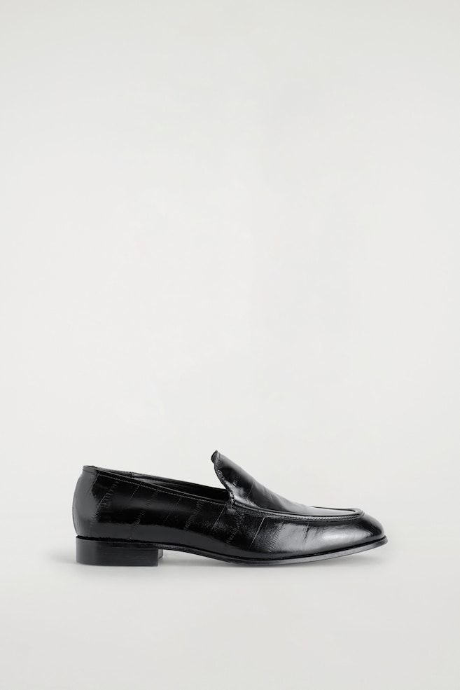 EEL-EFFECT LEATHER LOAFERS — BLACK