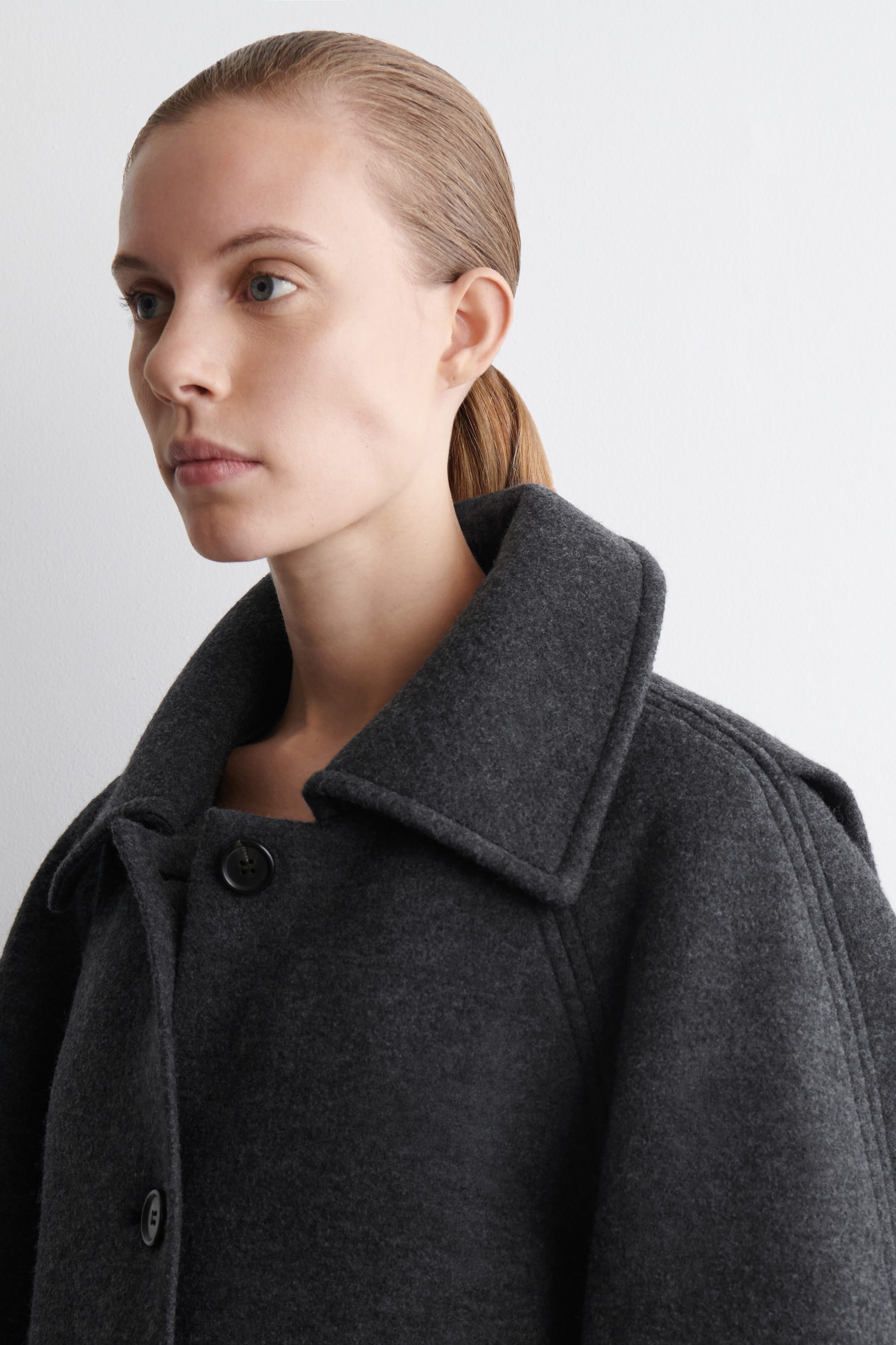 SCULPTED WOOL-BLEND COAT