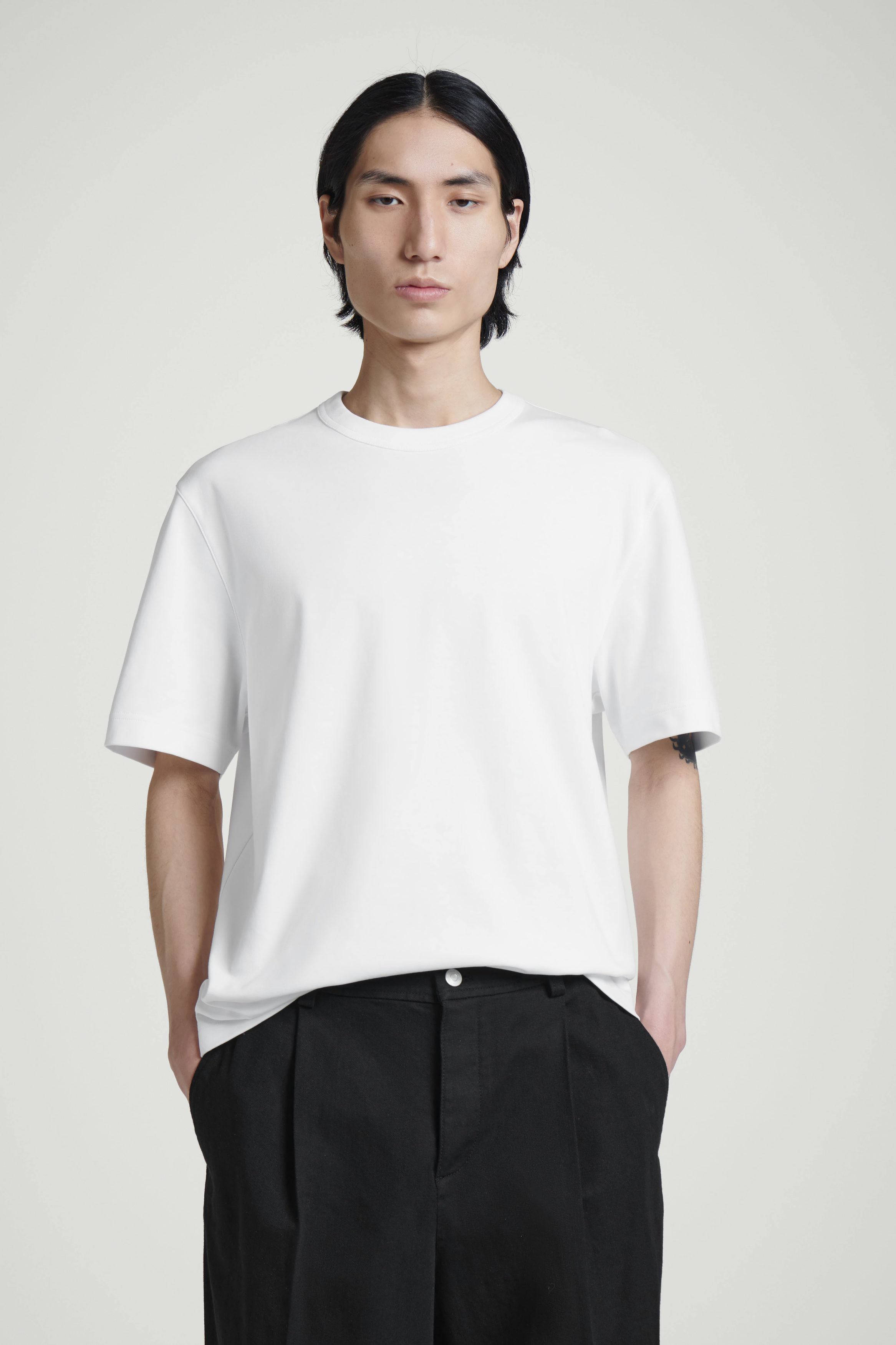 Tシャツ・カットソー Universal Works SS22 RELAXED FIT SHIRT (26731_WHITE) Men's T-shirt with tonal logo embroidery | White | Diesel