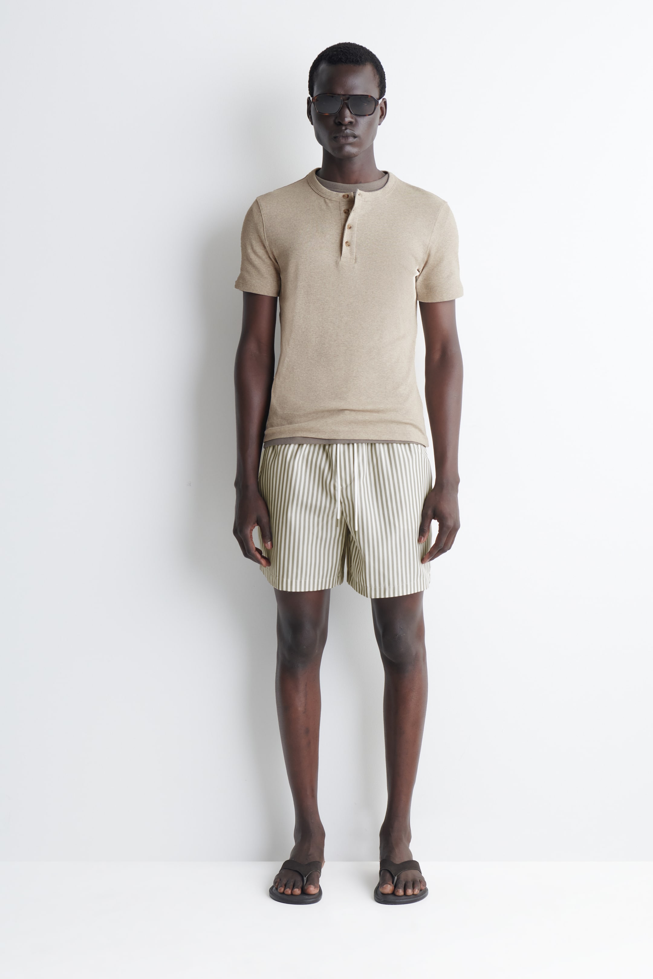 Agrandir l'image: SHORT DE BAIN RAYÉ - KAKI / BLANC / RAYURES - HOMME | H&M BE 1