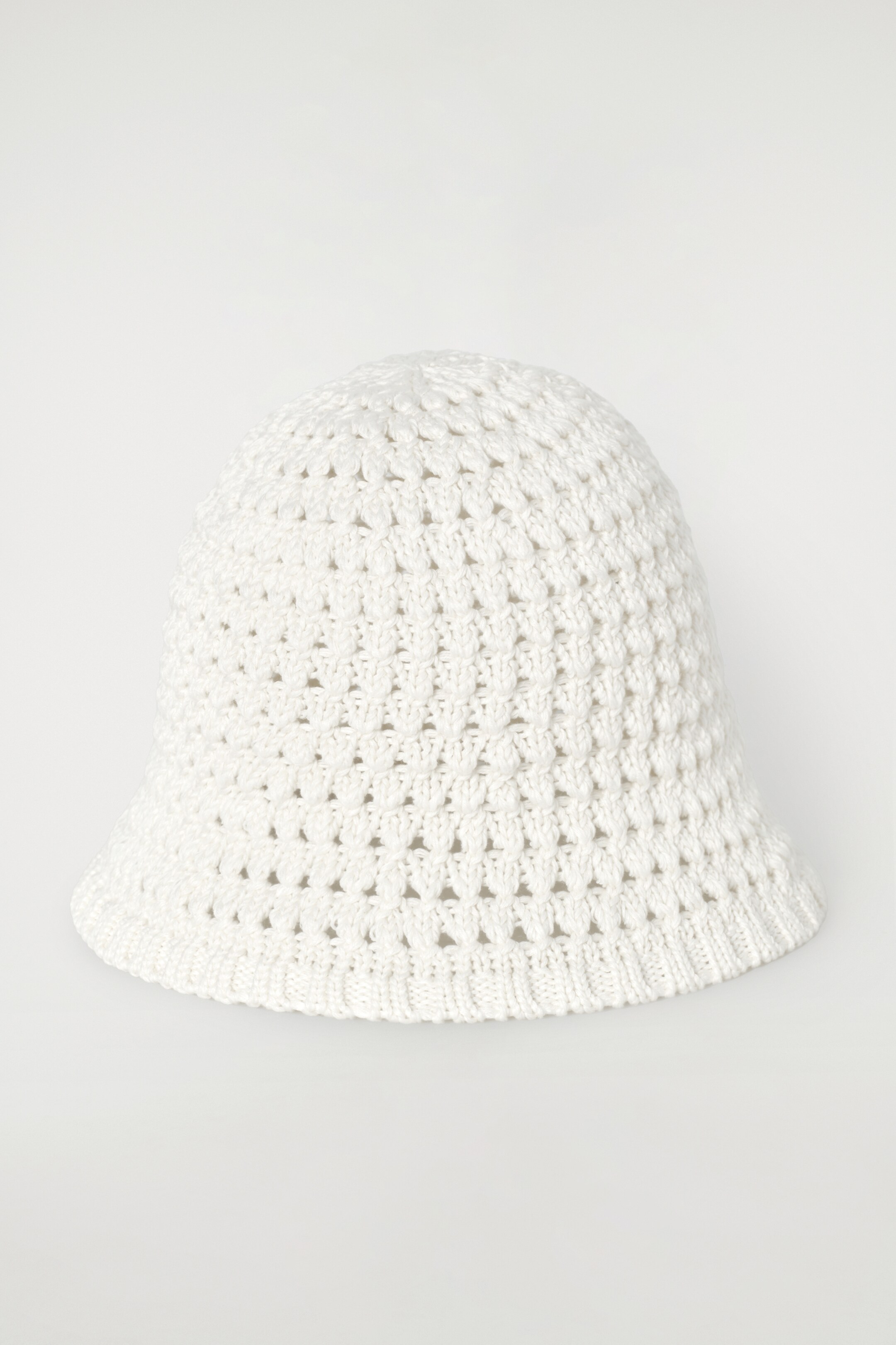 Ver imagen más grande: GORRO DE PESCADOR DE GANCHILLO - BLANCO - MUJER | H&M ES 4