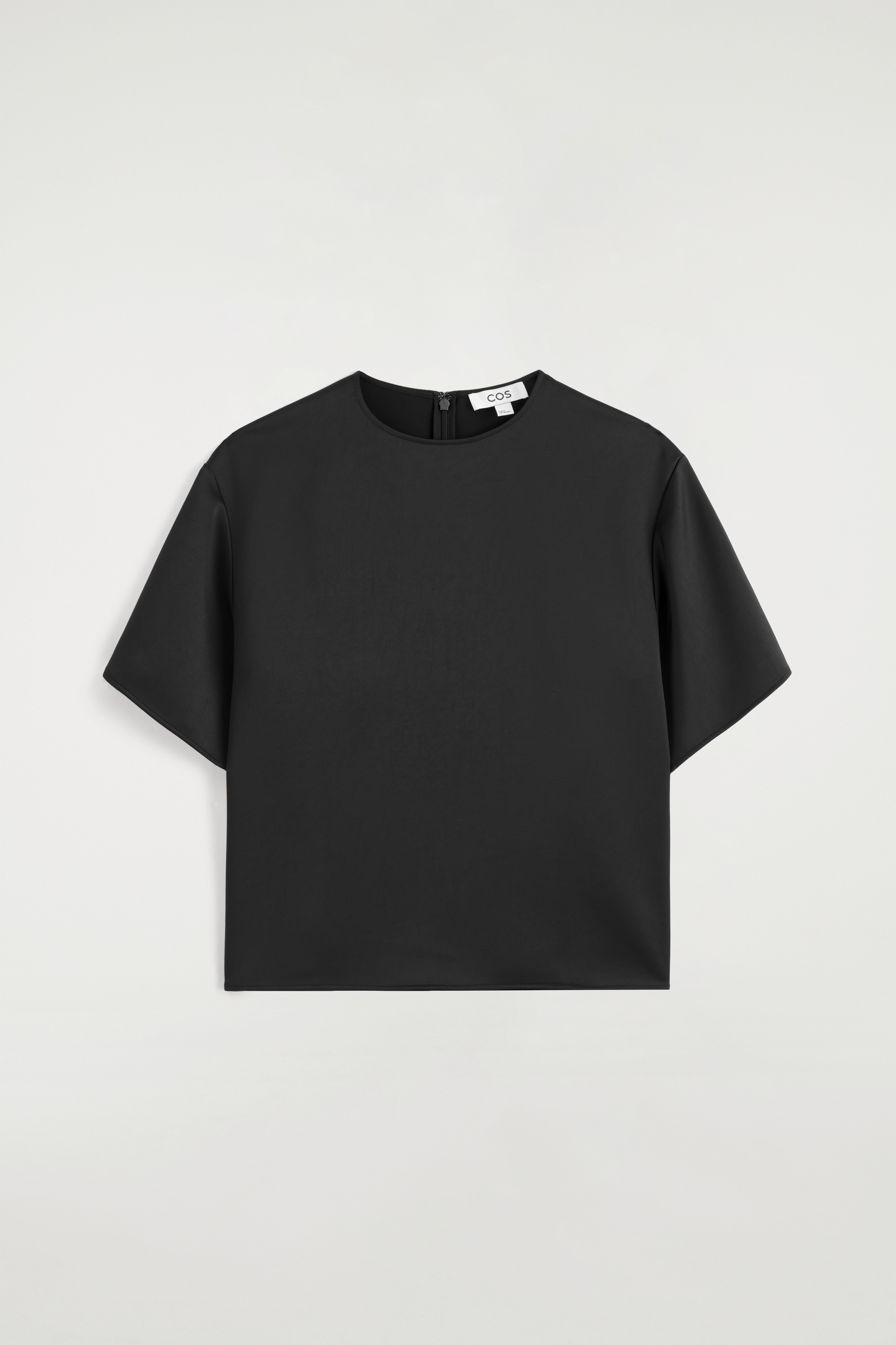 OVERSIZED-T-SHIRT AUS SATIN - SCHWARZ