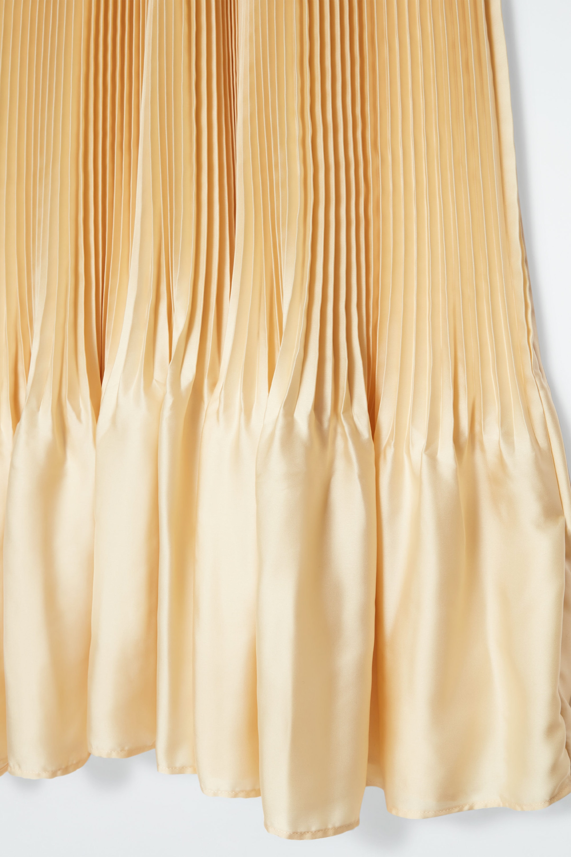 PLISSÉ HALTERNECK MAXI DRESS