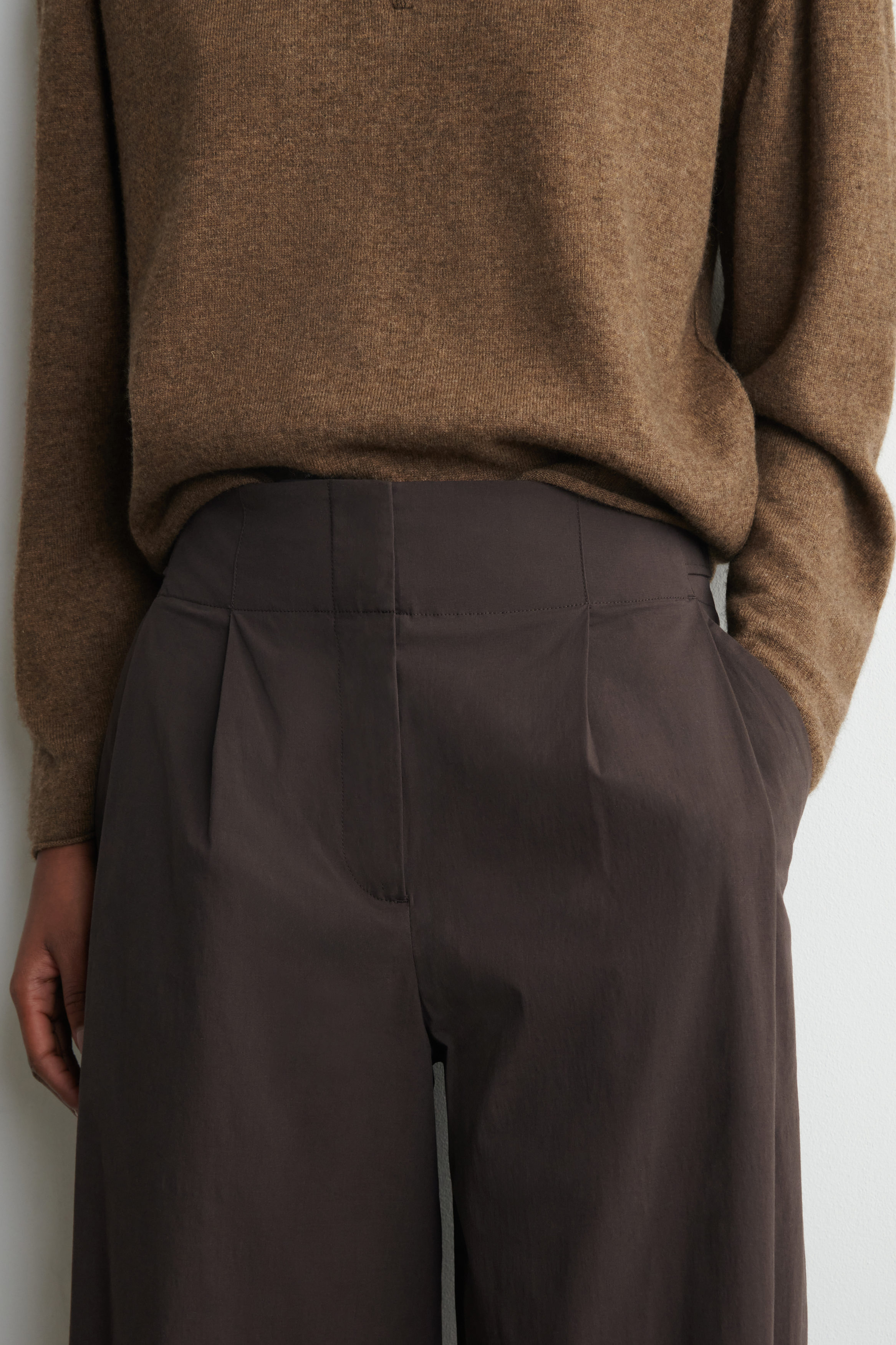 COTTON BARREL-LEG TROUSERS - BROWN | COS