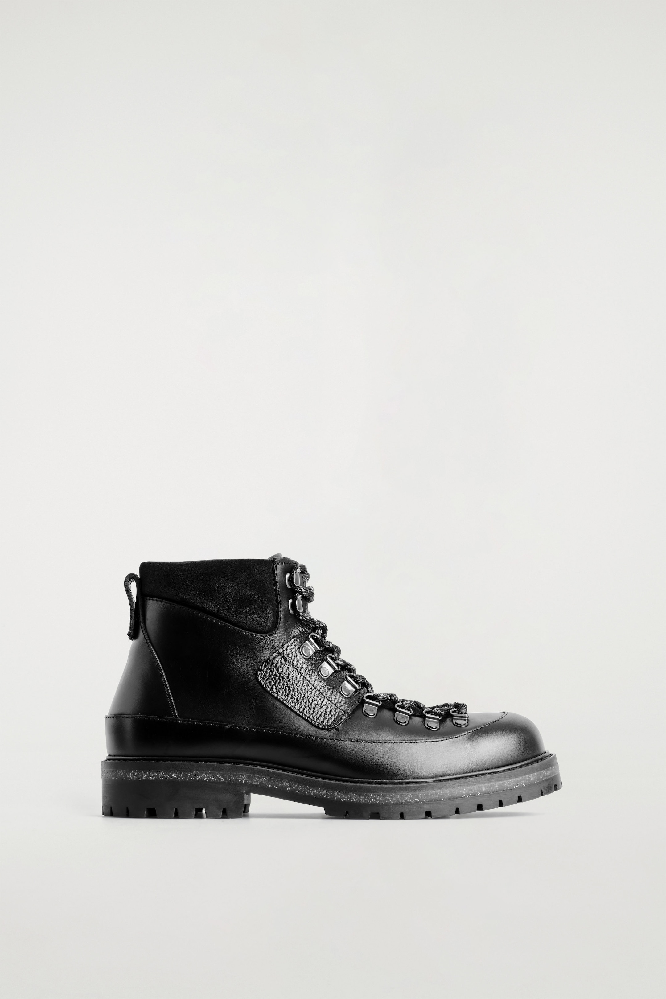 LEATHER HIKING BOOTS