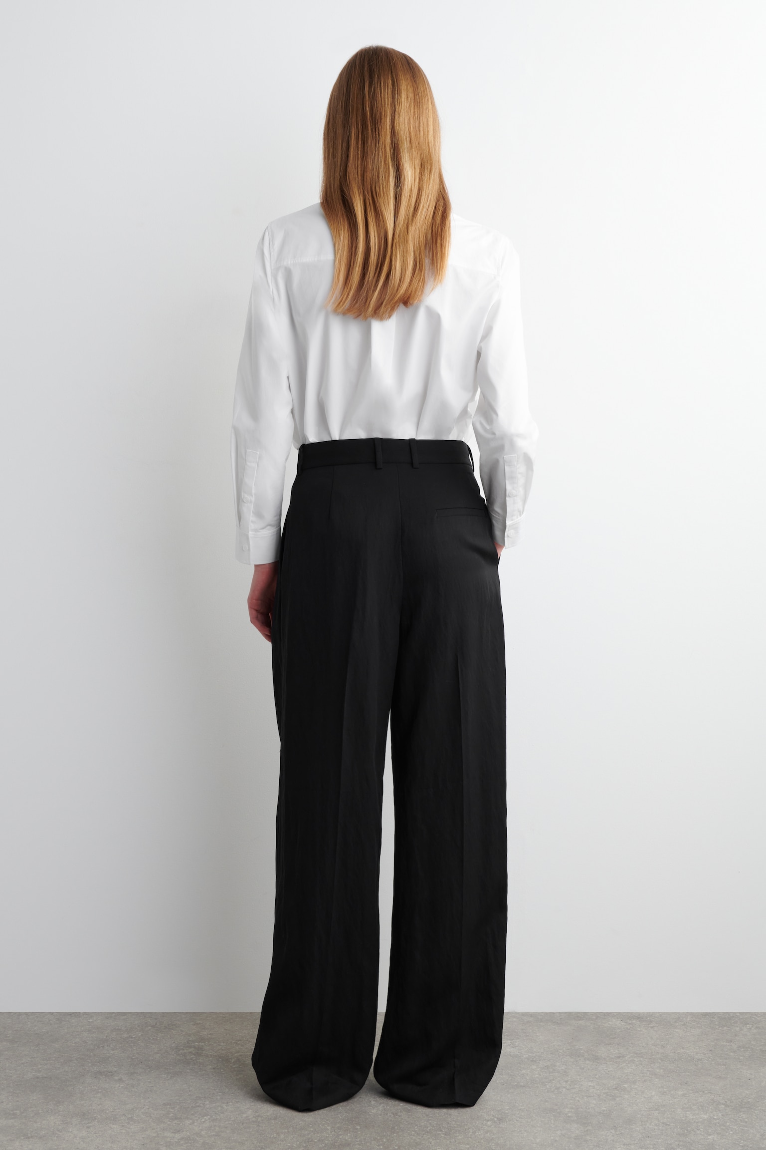 LOCKERE, FLIESSENDE HOSE MIT WEITEM BEIN - SCHWARZ - 4