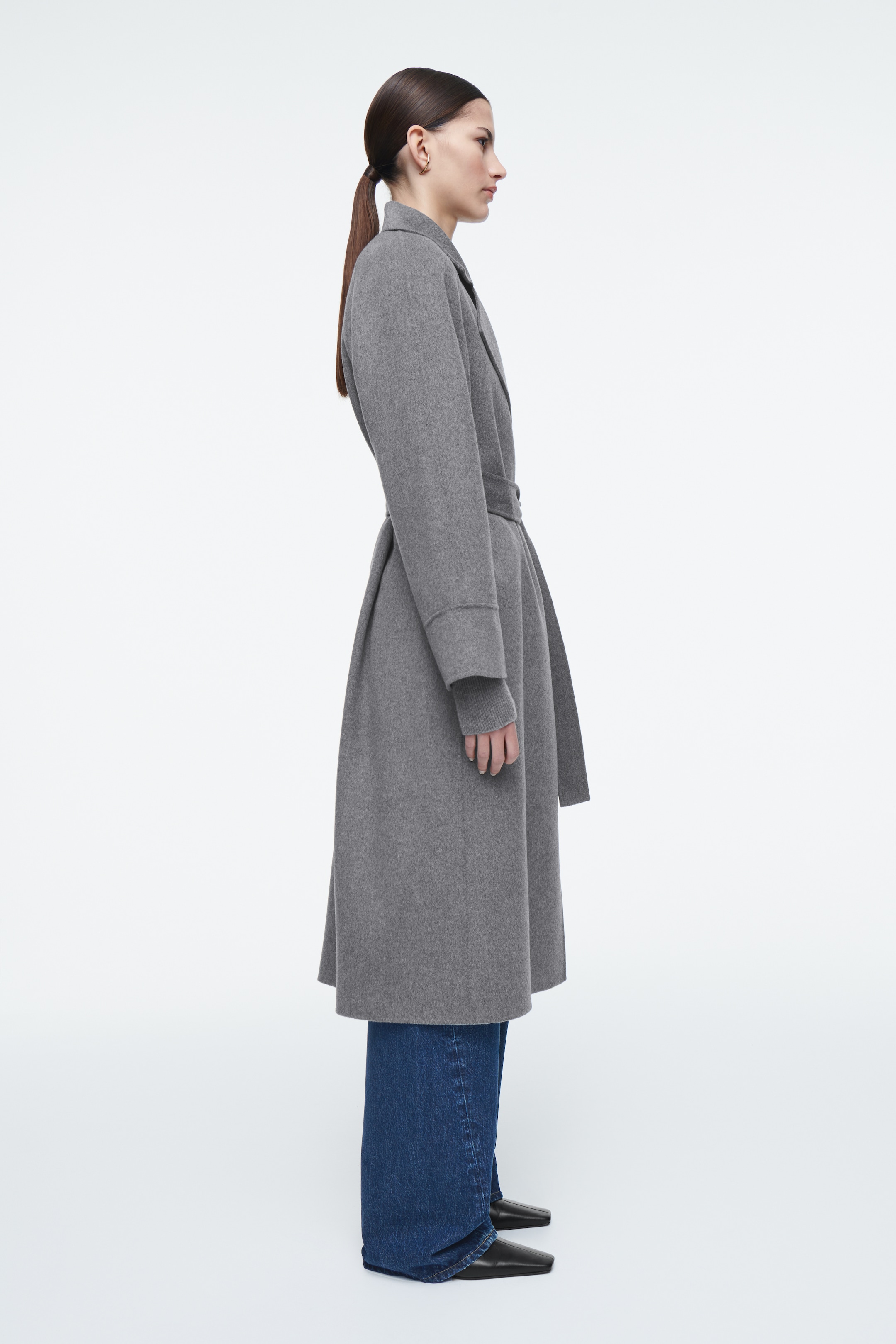Größeres Bild ansehen: MANTEL AUS DOUBLEFACE-WOLLE MIT GÜRTEL - GRAU - Ladies | H&M DE 4