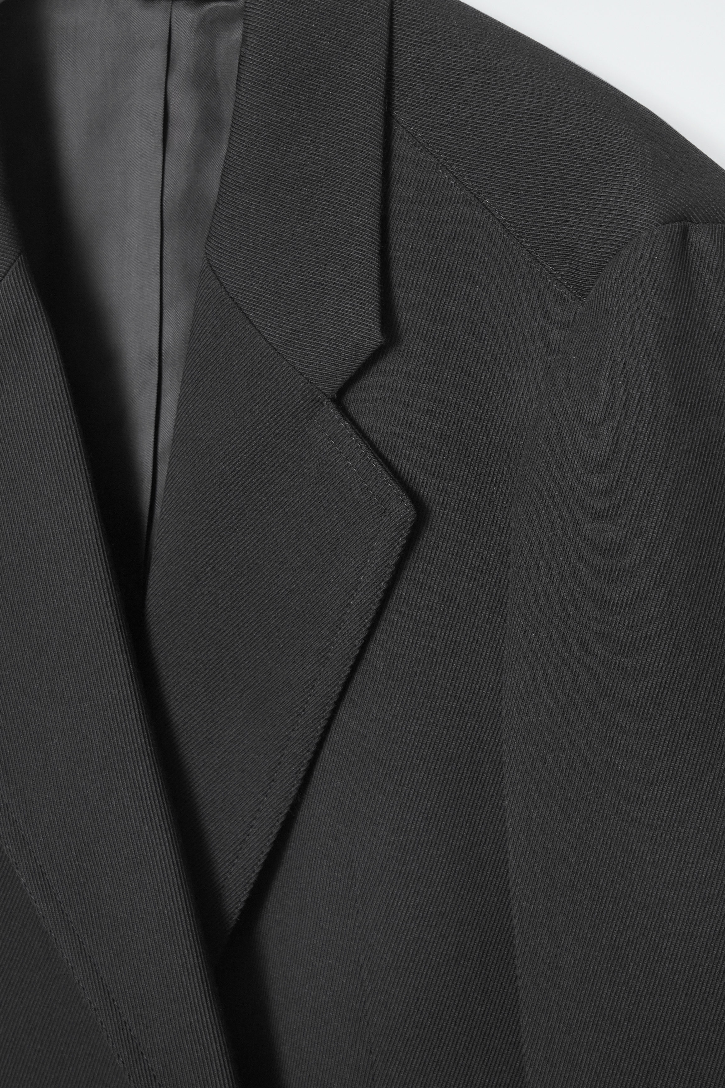 OVERSIZED EXAGGERATED-SHOULDER BLAZER - BLACK | COS