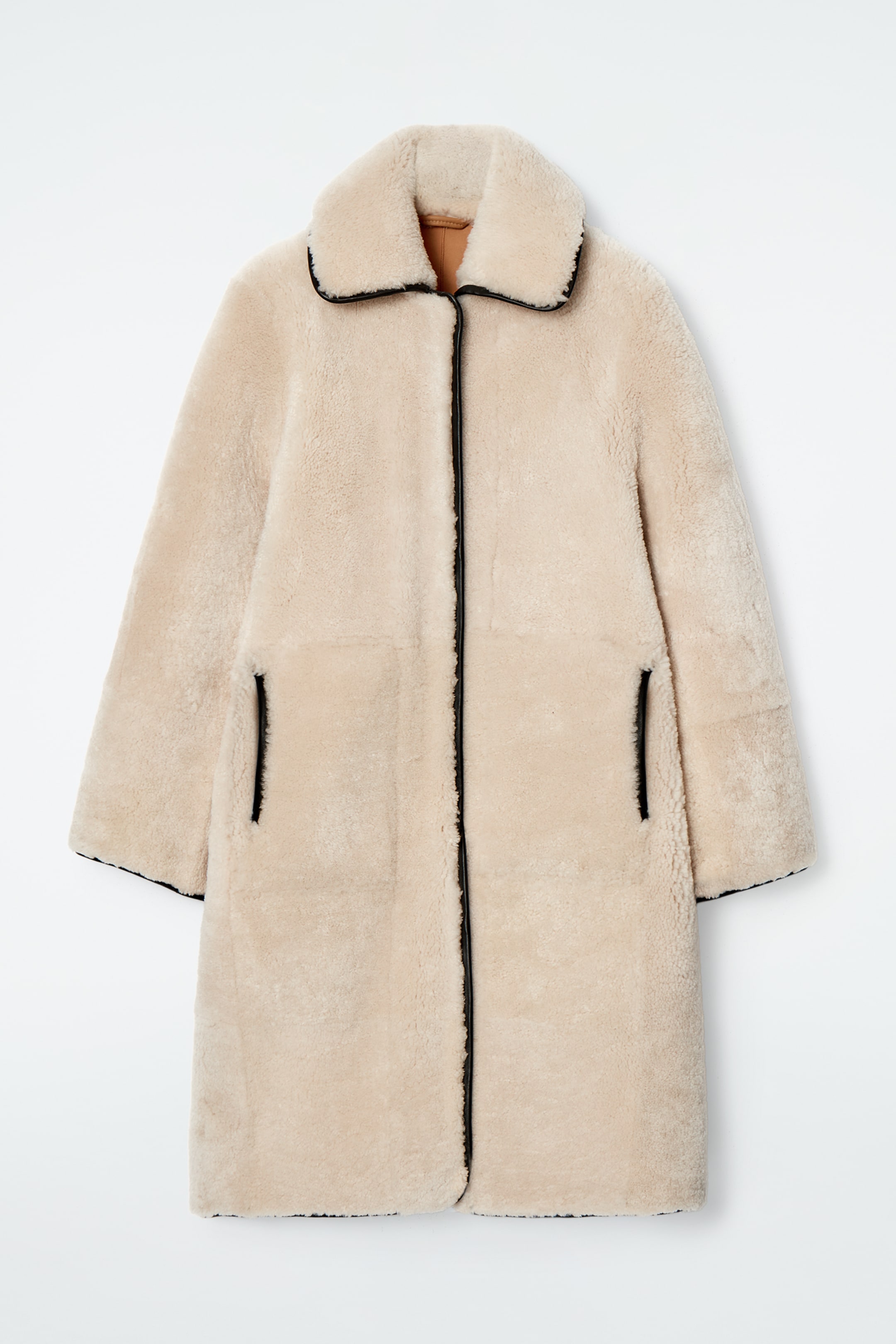 Agrandir l'image: MANTEAU EN PEAU LAINÉE BORDÉ DE CUIR - CRÈME - FEMME | H&M CH 11