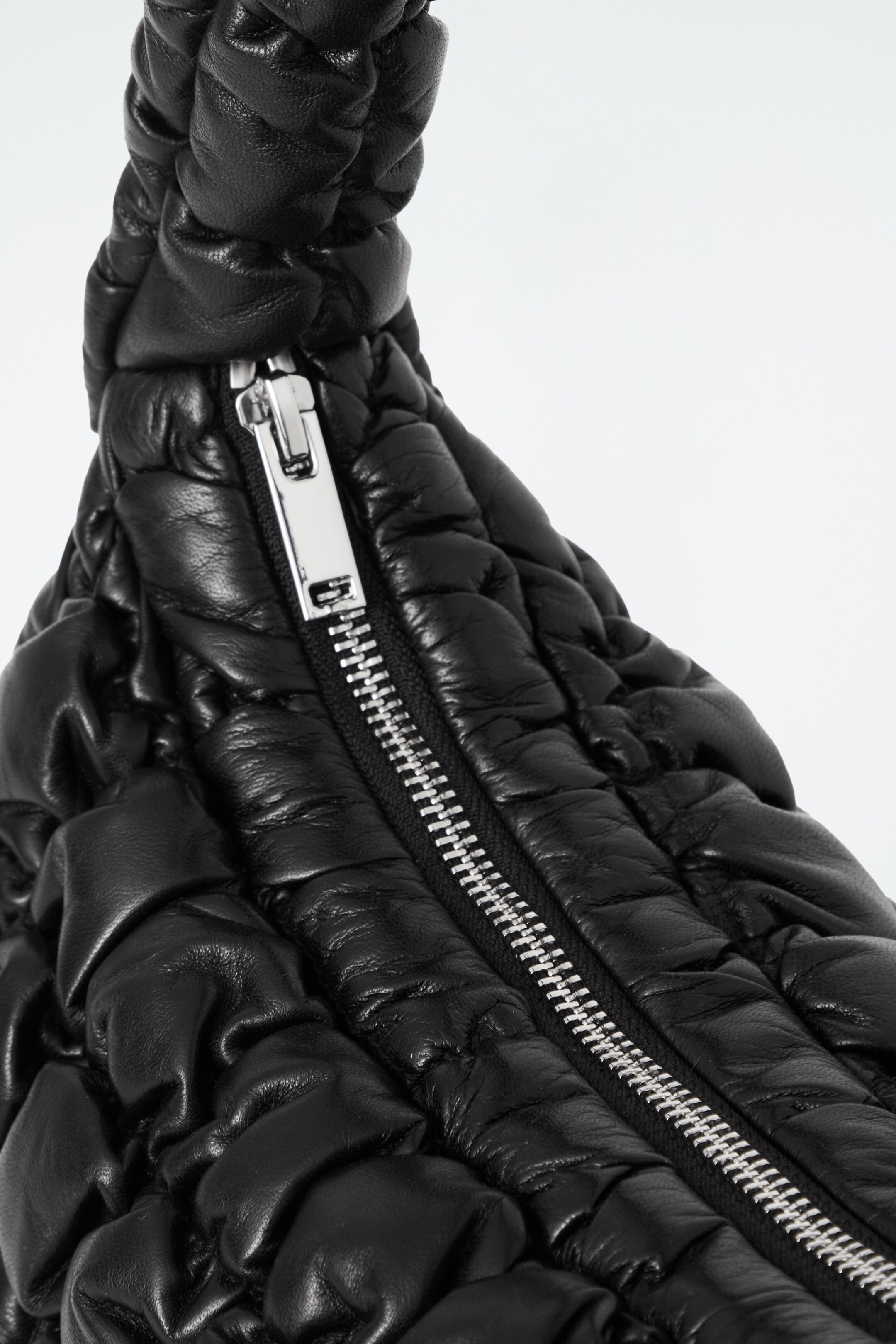 Grösseres Bild ansehen: KLEINE GESTEPPTE TASCHE – LEDER - SCHWARZ - DAMEN | H&M CH 3