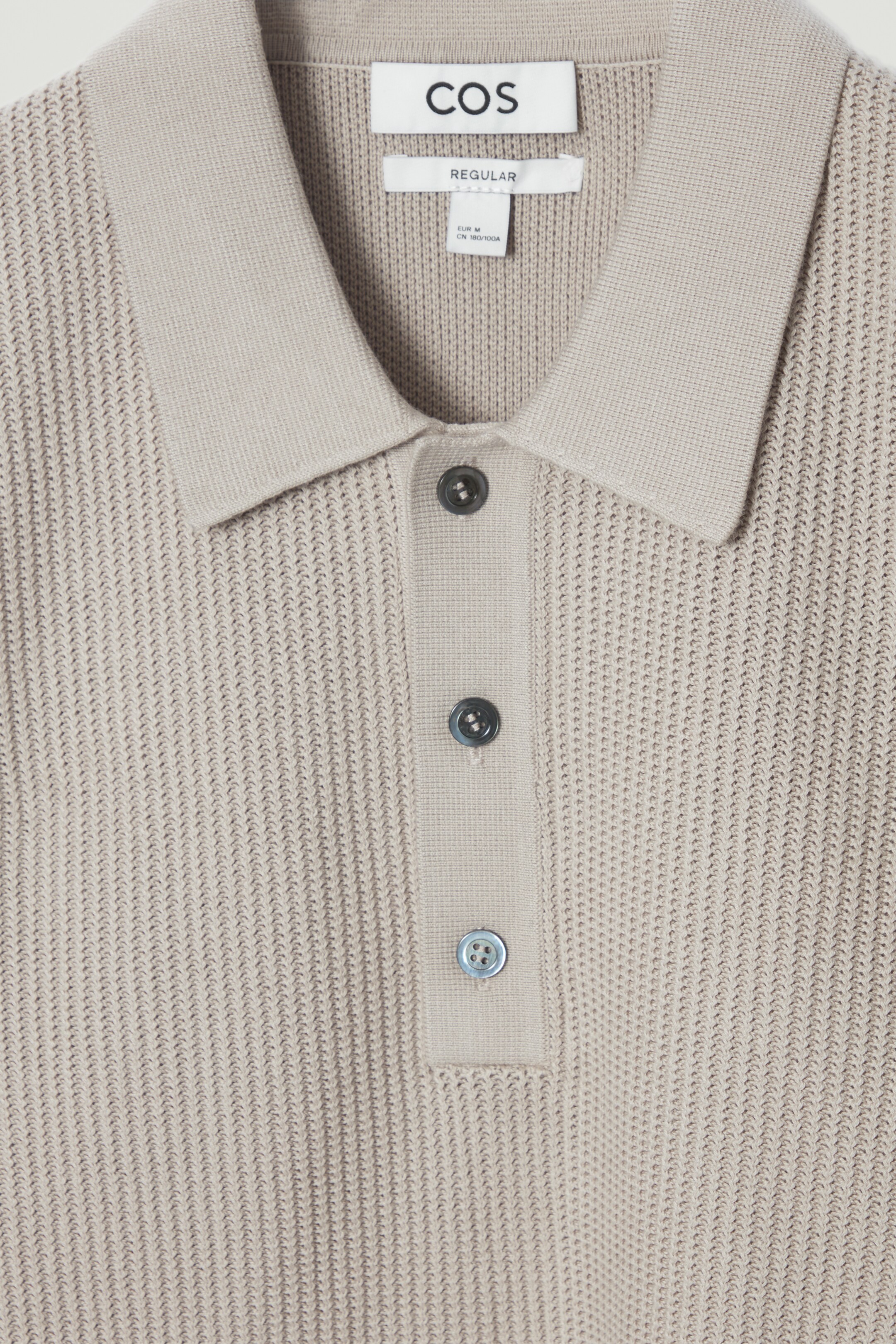 Zobacz większy obraz: DZIANINOWA KOSZULKA POLO O STRUKTURALNYM SPLOCIE - KAMIEŃ - ON | H&M PL 2