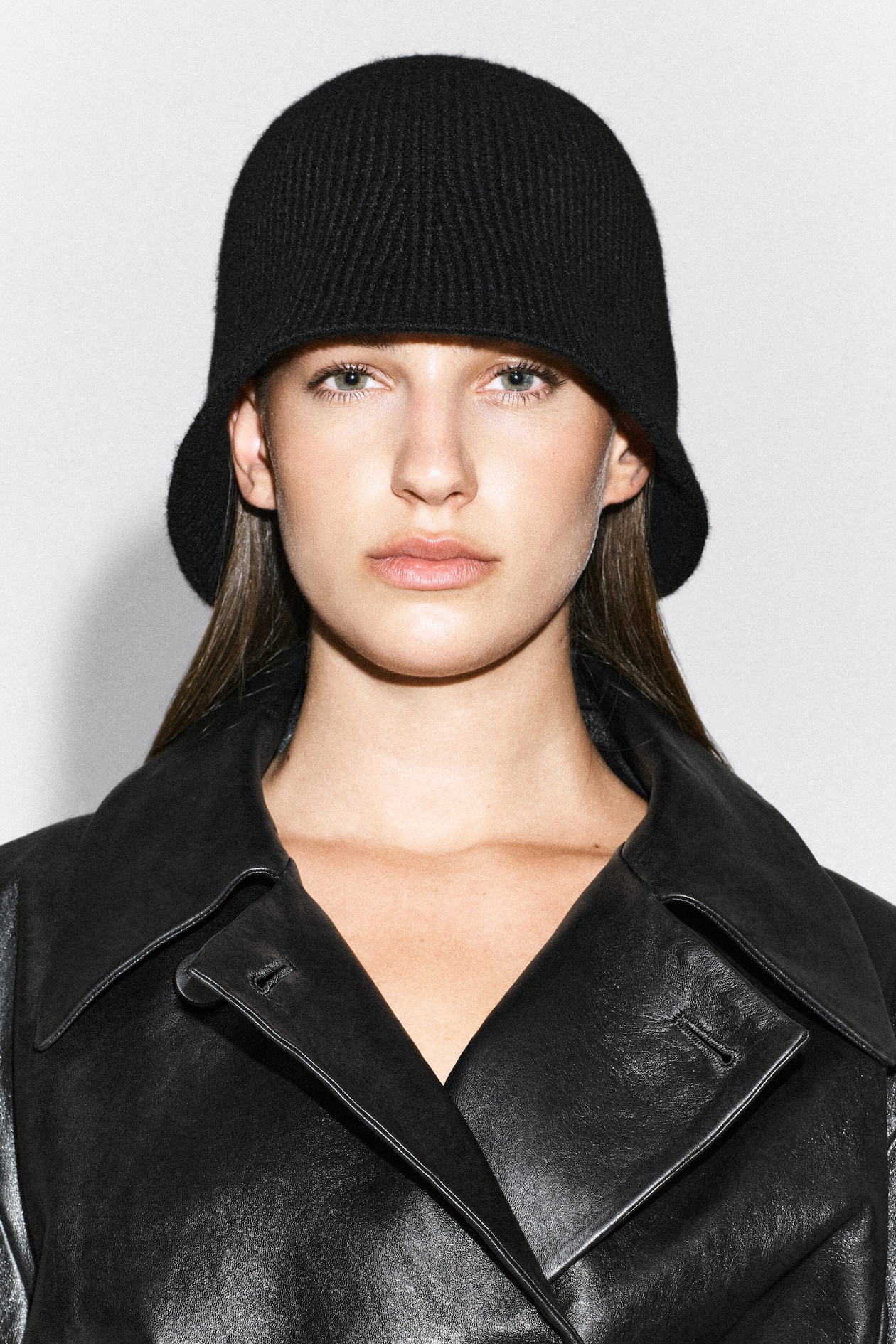 MERINO WOOL BUCKET HAT — BLACK