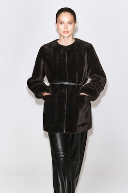 COLLARLESS SHEARLING JACKET — MAHOGANY 3