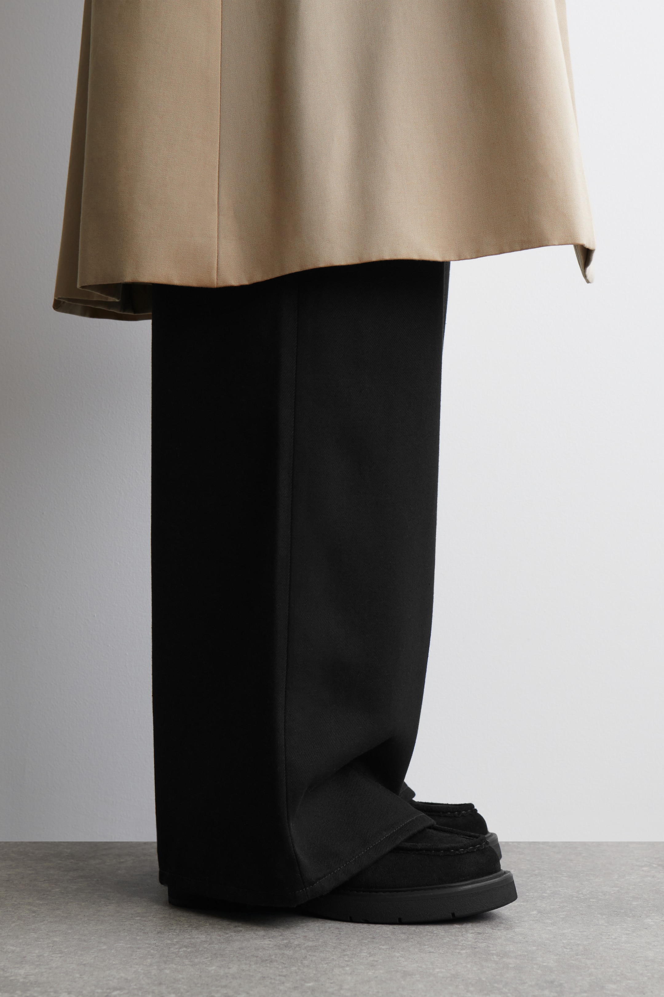 Visualizza immagine più grande: STIVALETTI IN PELLE SCAMOSCIATA CON LACCI - NERO - DONNA | H&M IT 2