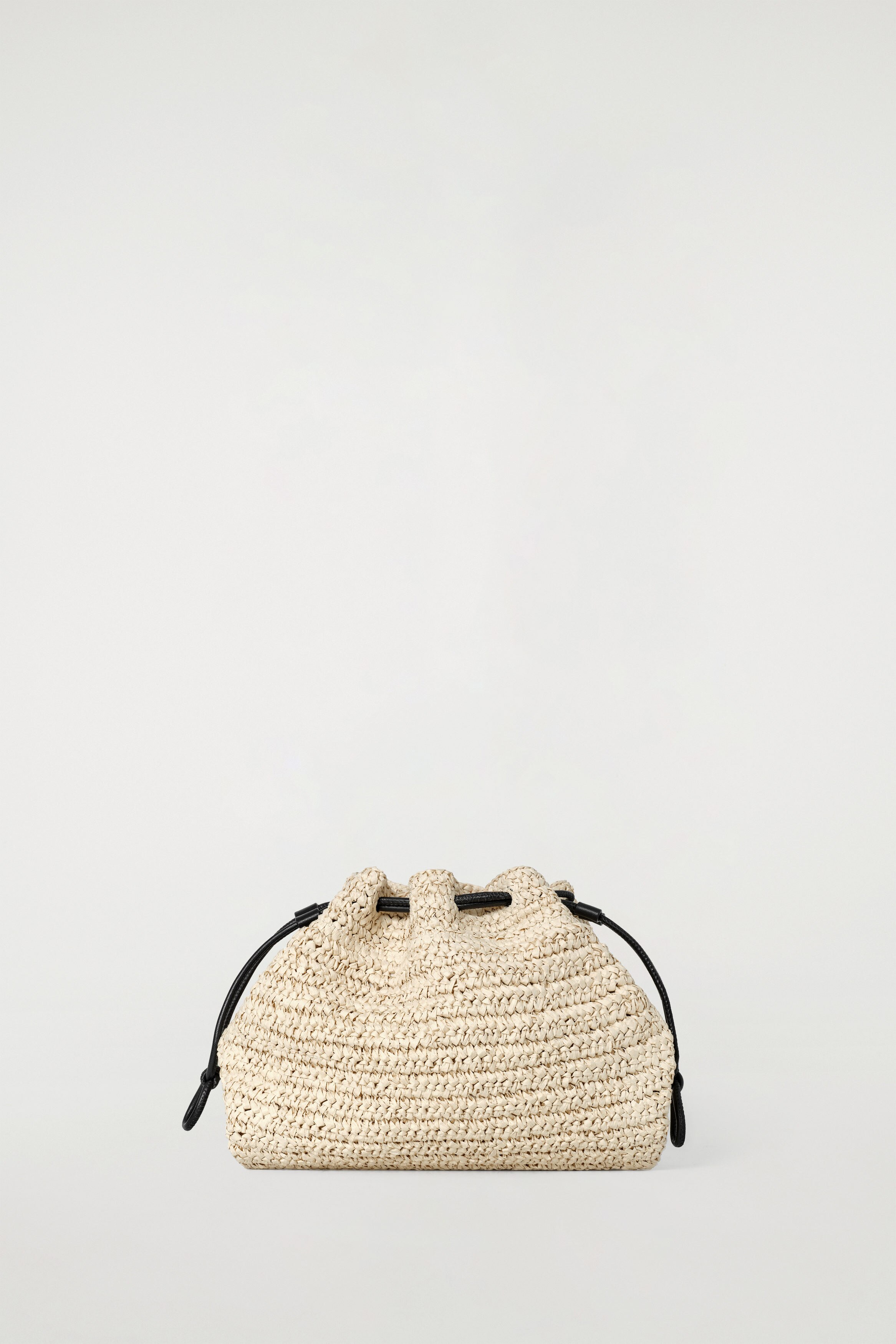 【COS】CAVATELLI CLUTCH BAG - STRAWストローバッグ CAVATELLI CLUTCH BAG - STRAW - BLACK
