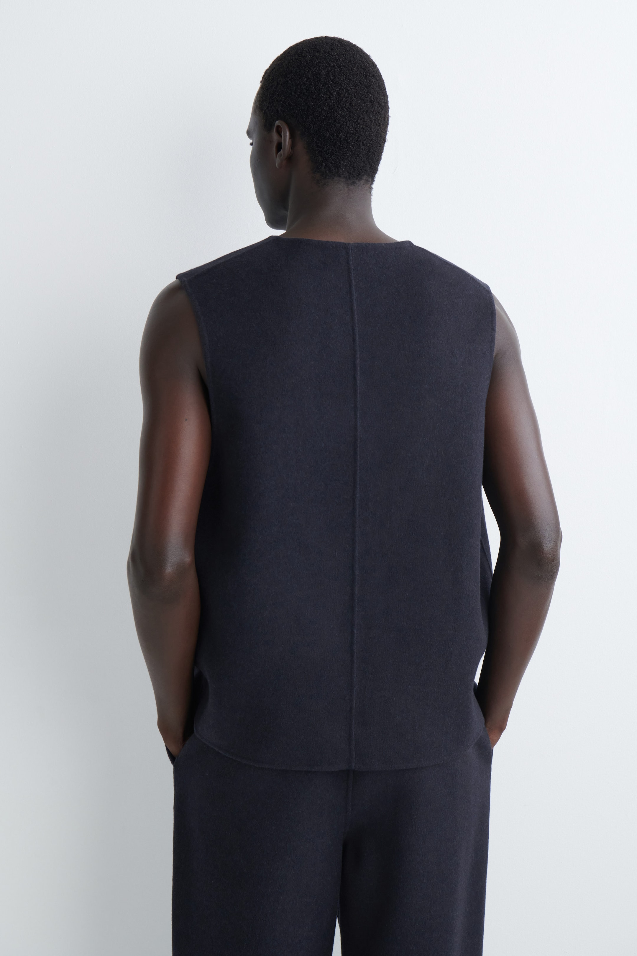 DOUBLE-FACED WOOL V-NECK TANK