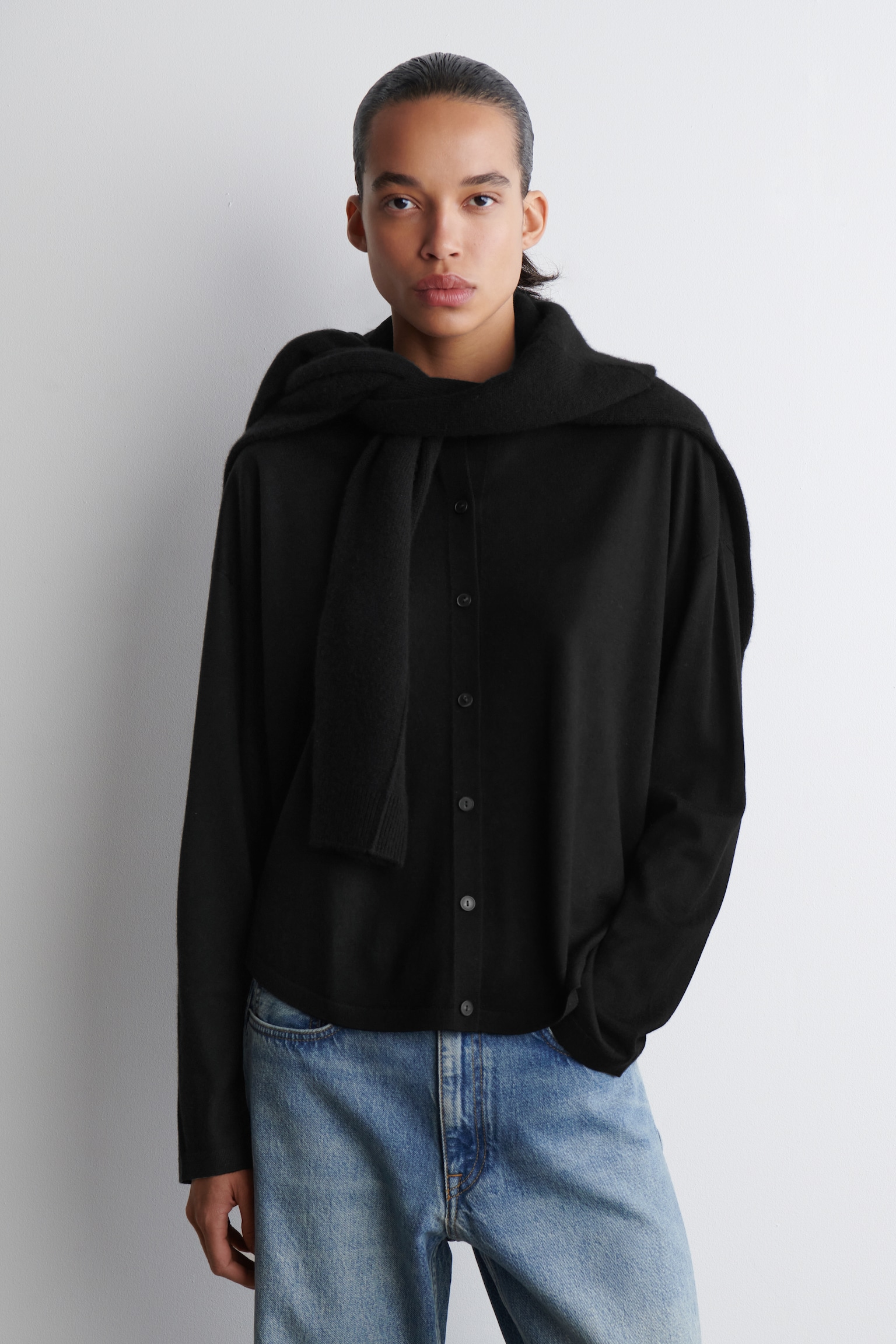 CÁRDIGAN DE LANA MERINO DE CORTE CIRCULAR - NEGRO/GRIS JASPEADO/MARRÓN TEJA