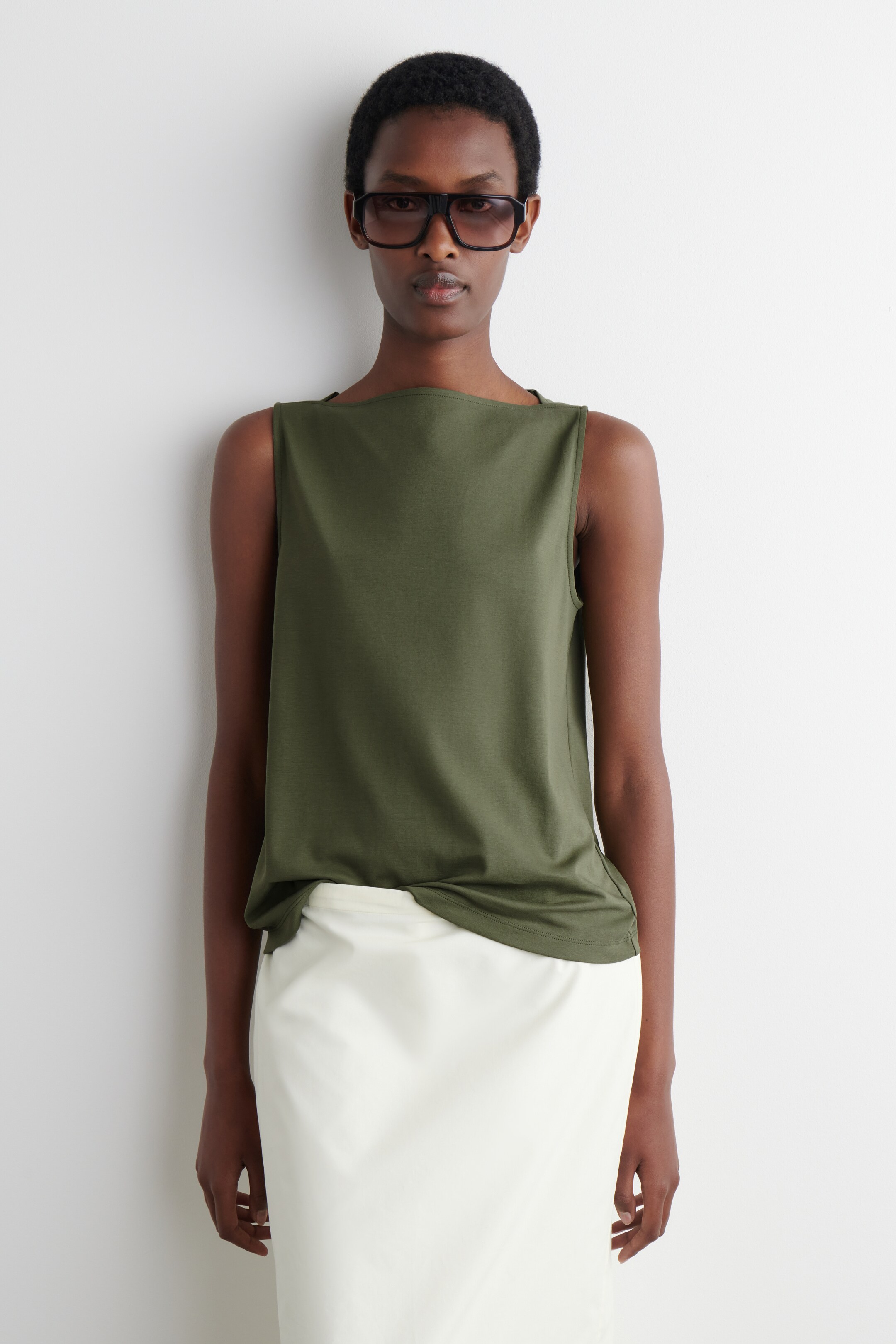 Vezi imaginea mai mare: MAIÓ CU DECOLTEU BĂRCUȚĂ - KAKI - FEMEI | H&M RO 1