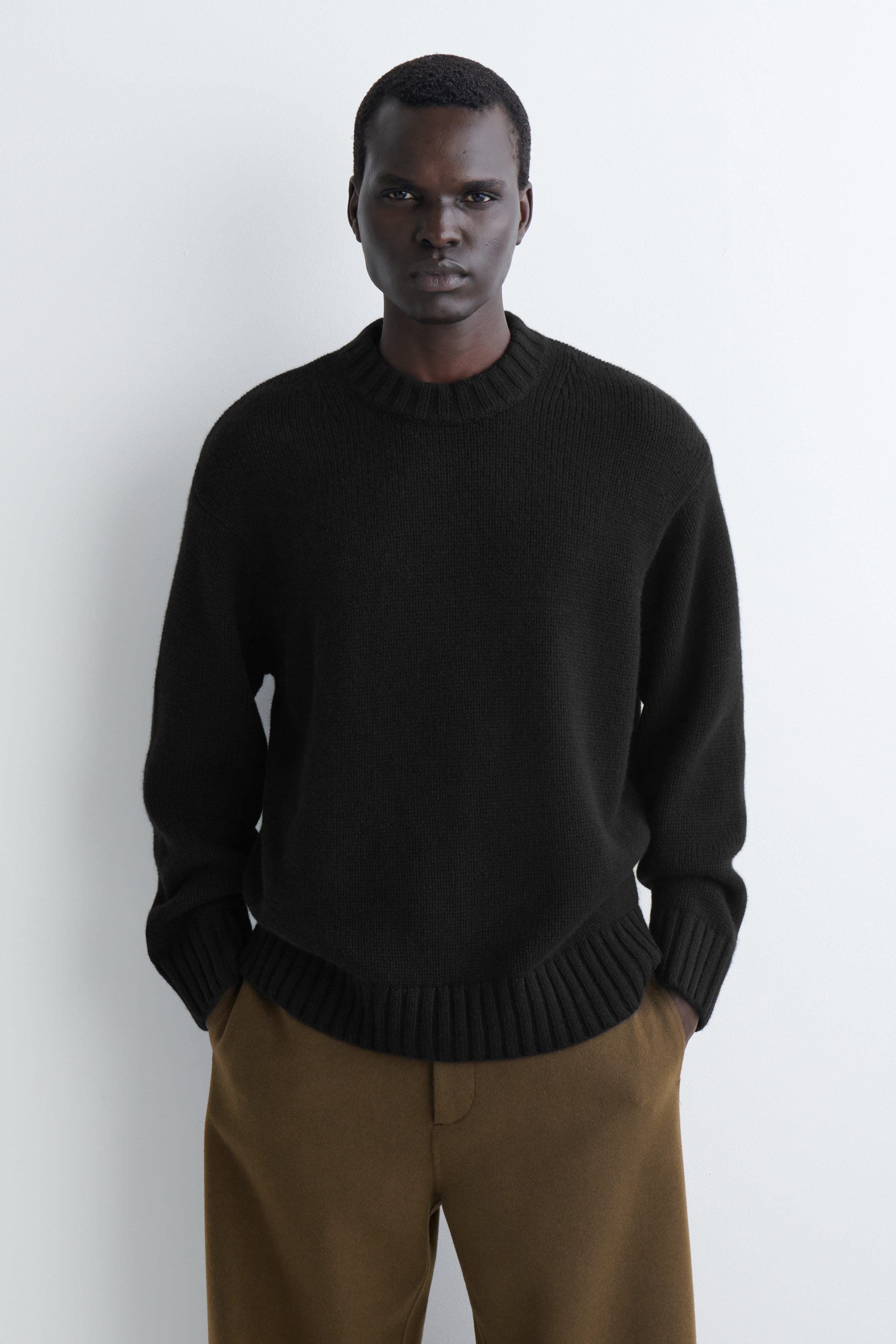 CHUNKY PURE CASHMERE CREW-NECK SWEATER - BLACK | COS