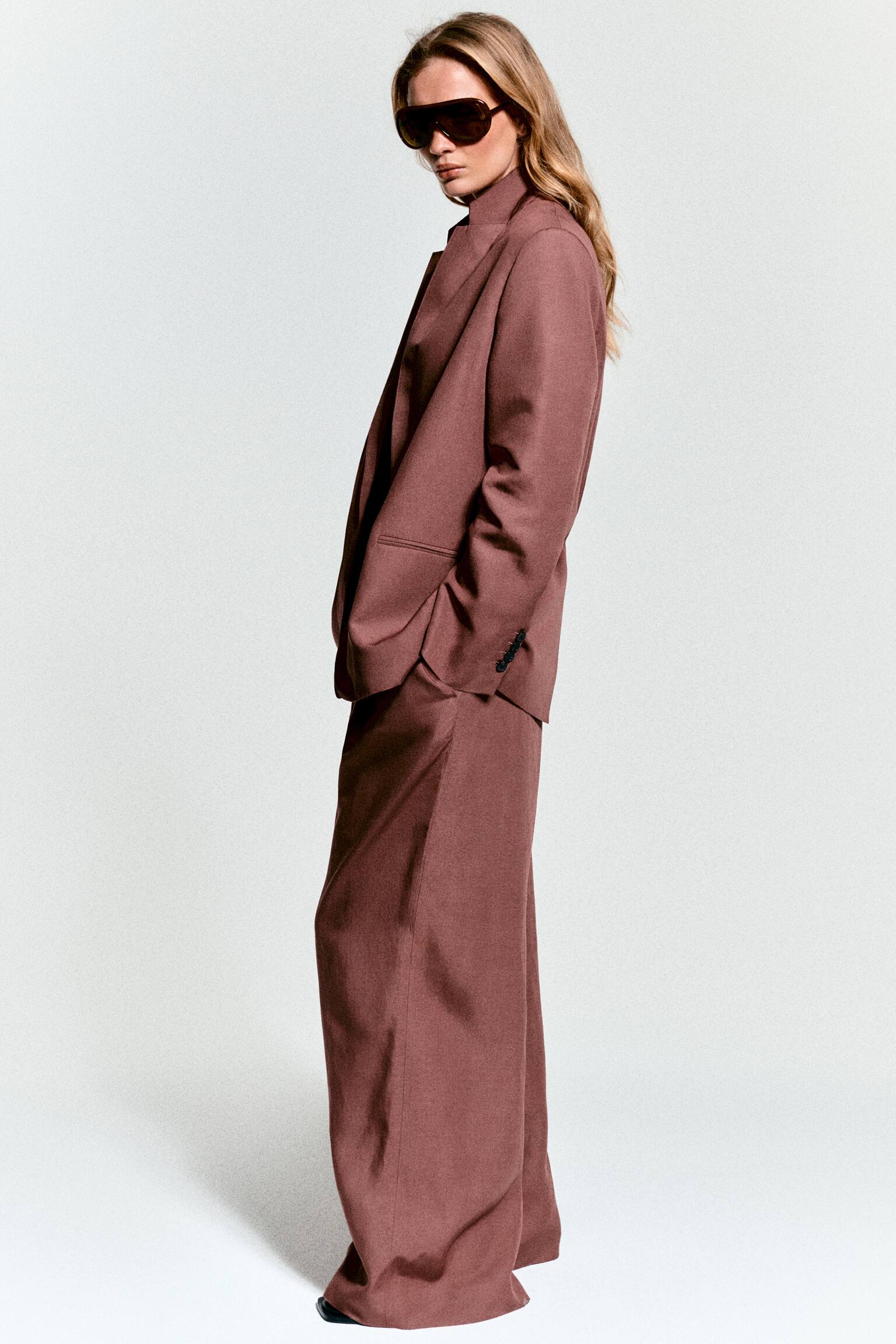 EINREIHIGER BLAZER AUS LEINEN-MIX-BRAUN - 4
