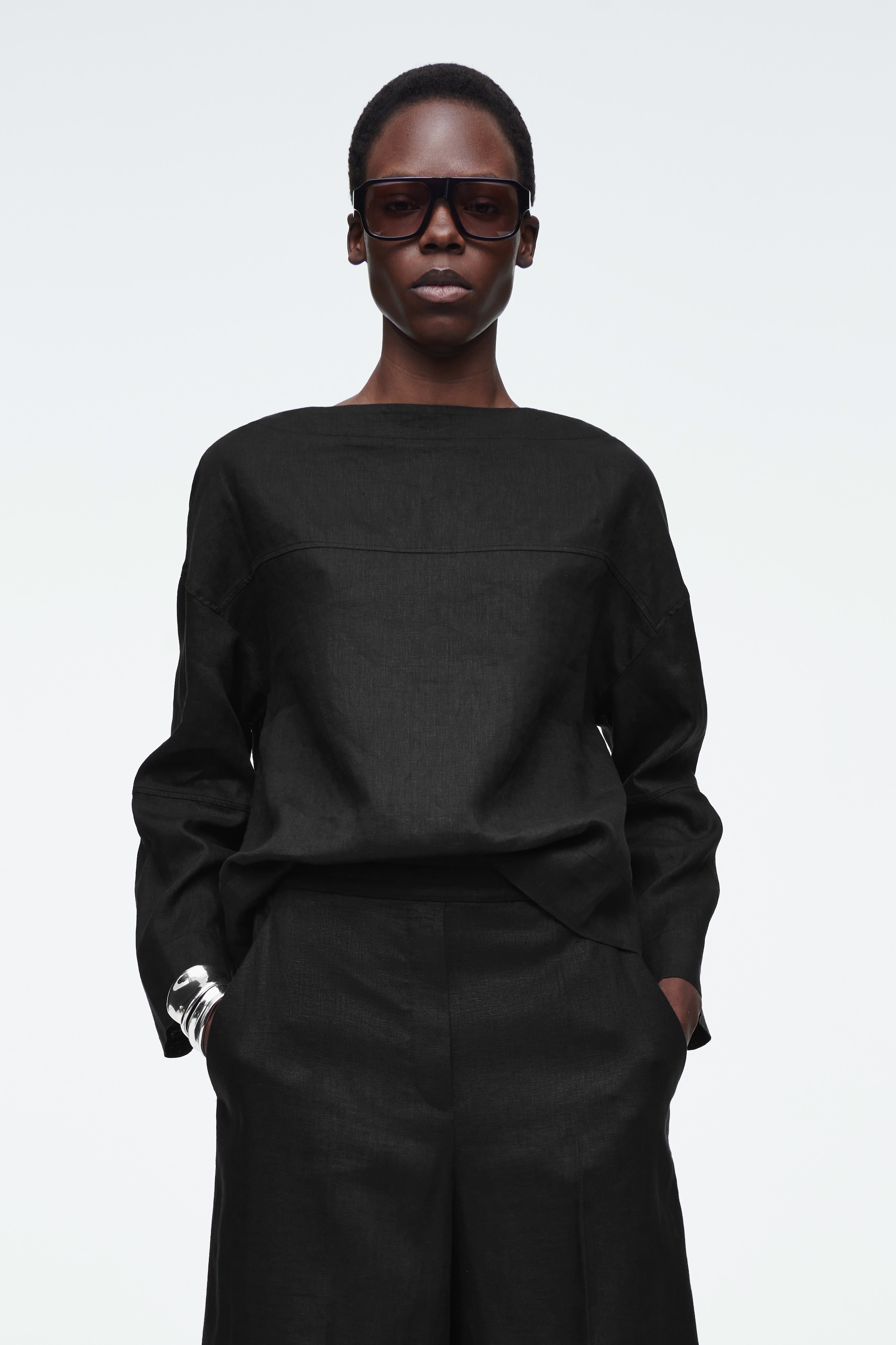 Agrandir l'image: BLOUSE AVEC DÉTAIL À NOUER EN LIN - NOIR - FEMME | H&M BE 1