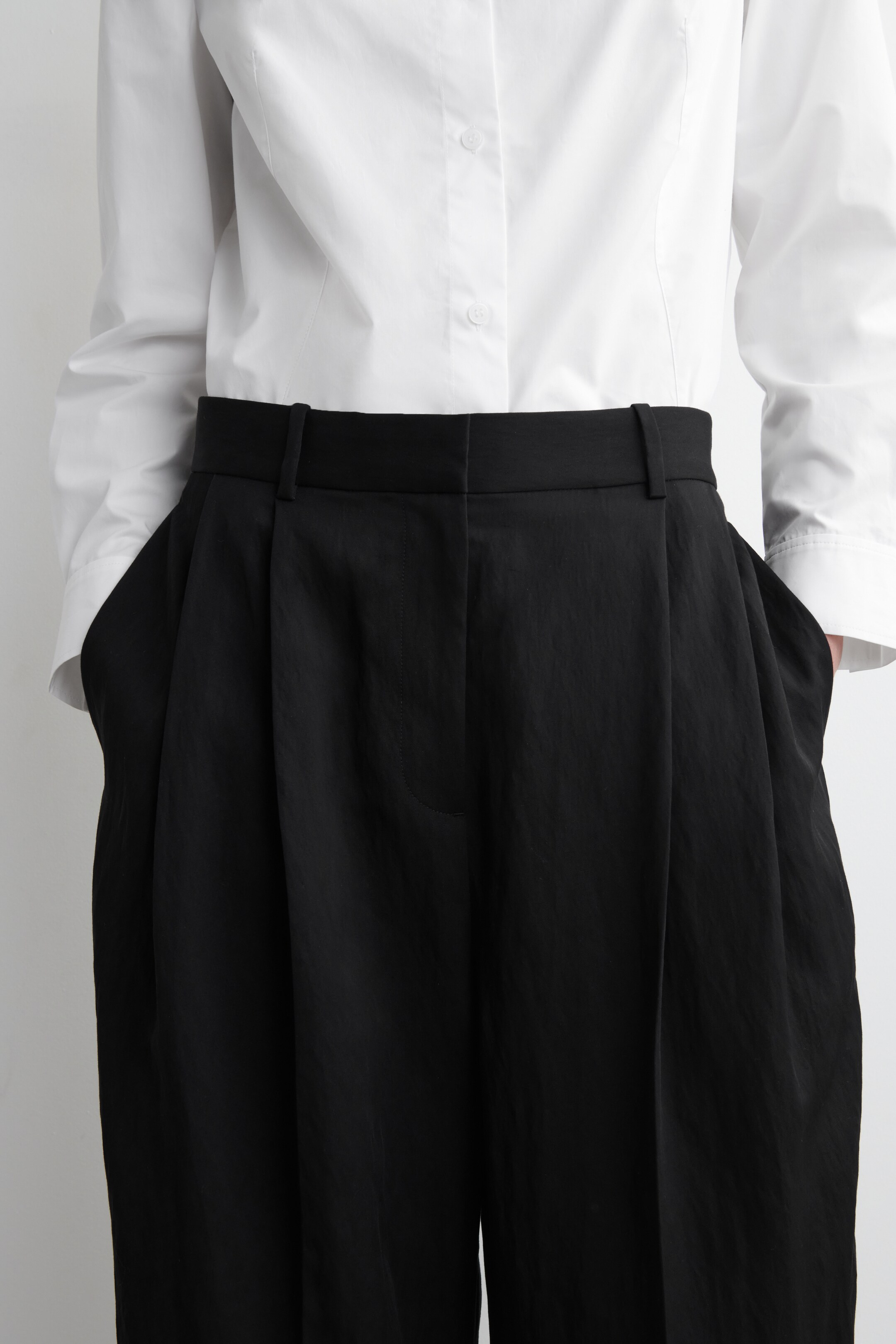 Grotere afbeelding bekijken: ontspannen vloeiende broek met brede pijpen - ZWART - DAMES | H&M BE 2