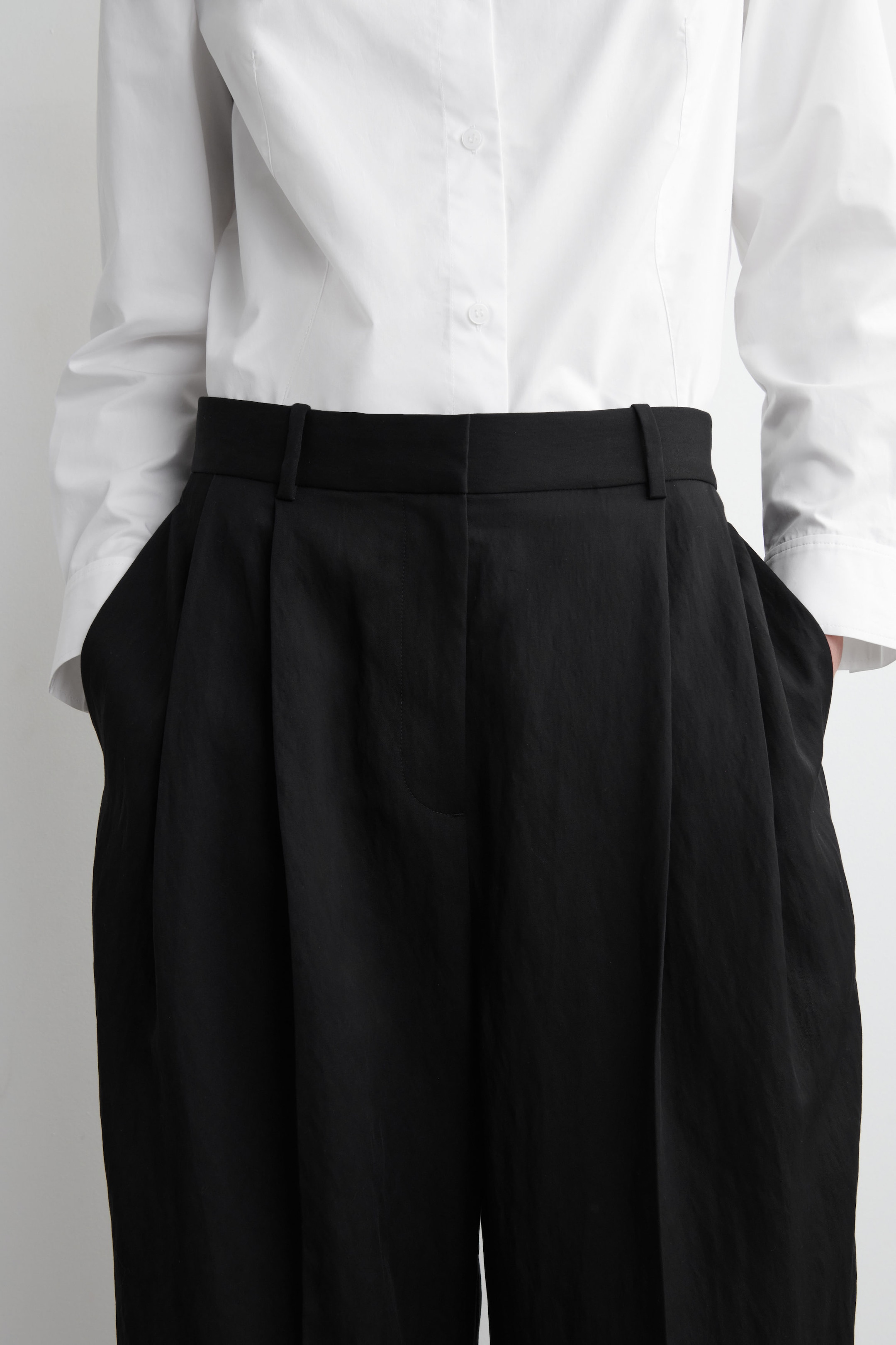 RELAXED FLUID WIDE-LEG TROUSERS