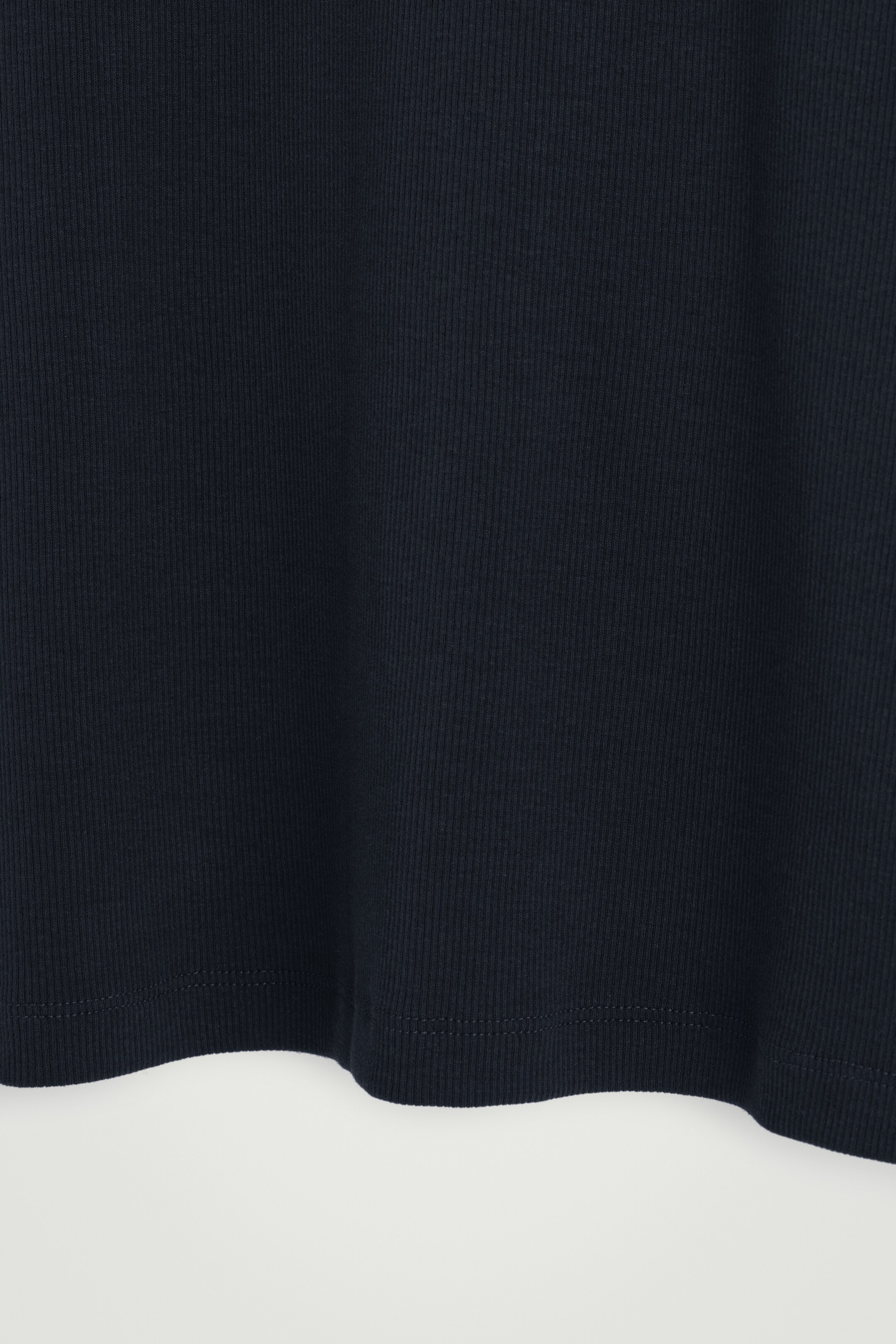 Nagyobb kép megtekintése: SLIM RIBBED COTTON T-SHIRT - SÖTÉTKÉK - FÉRFI | H&M HU 7