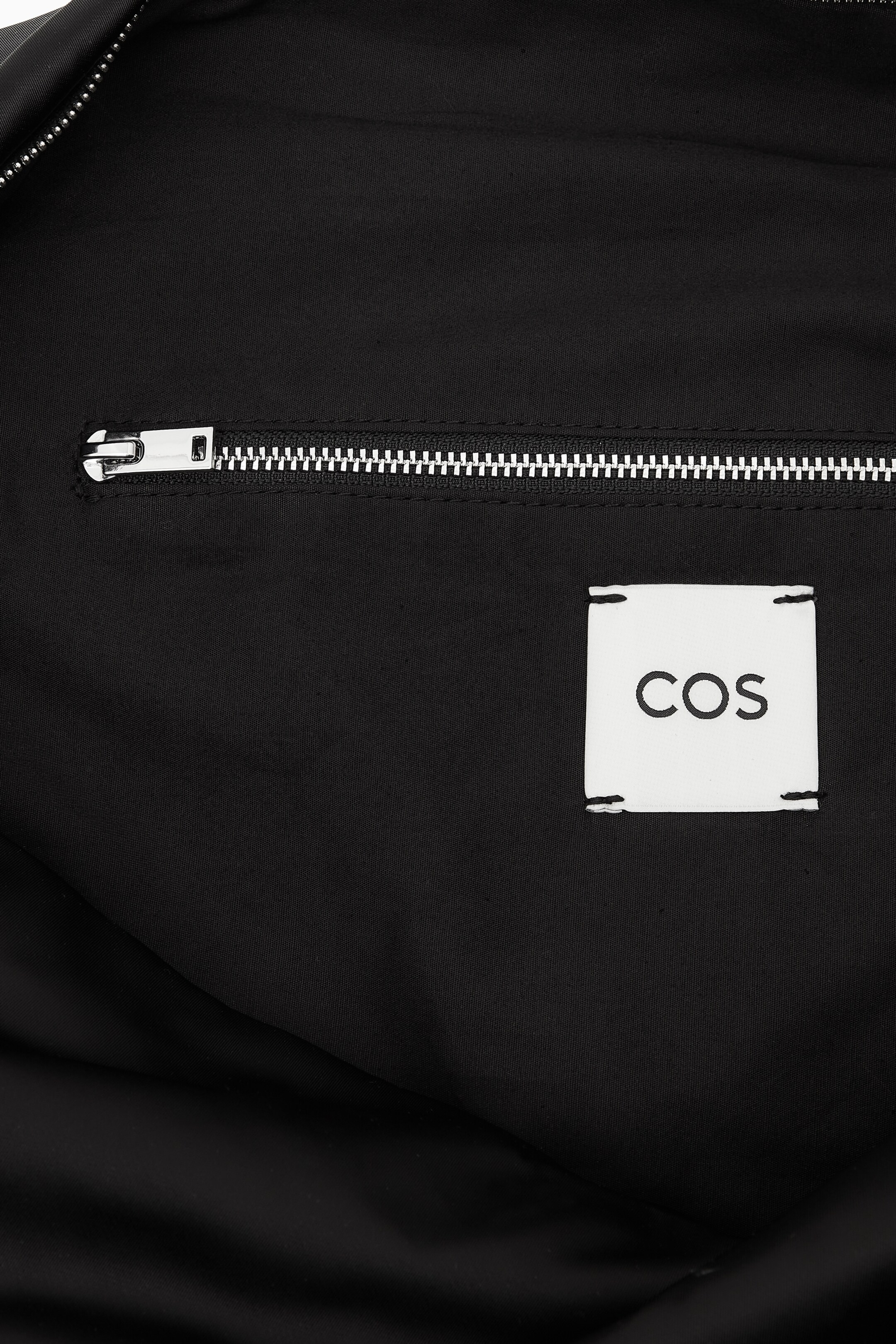 Zobacz większy obraz: OVERSIZE'OWA TORBA HITCH TYPU CROSSBODY Z NYLONU - CZARNY - ONA | H&M PL 4