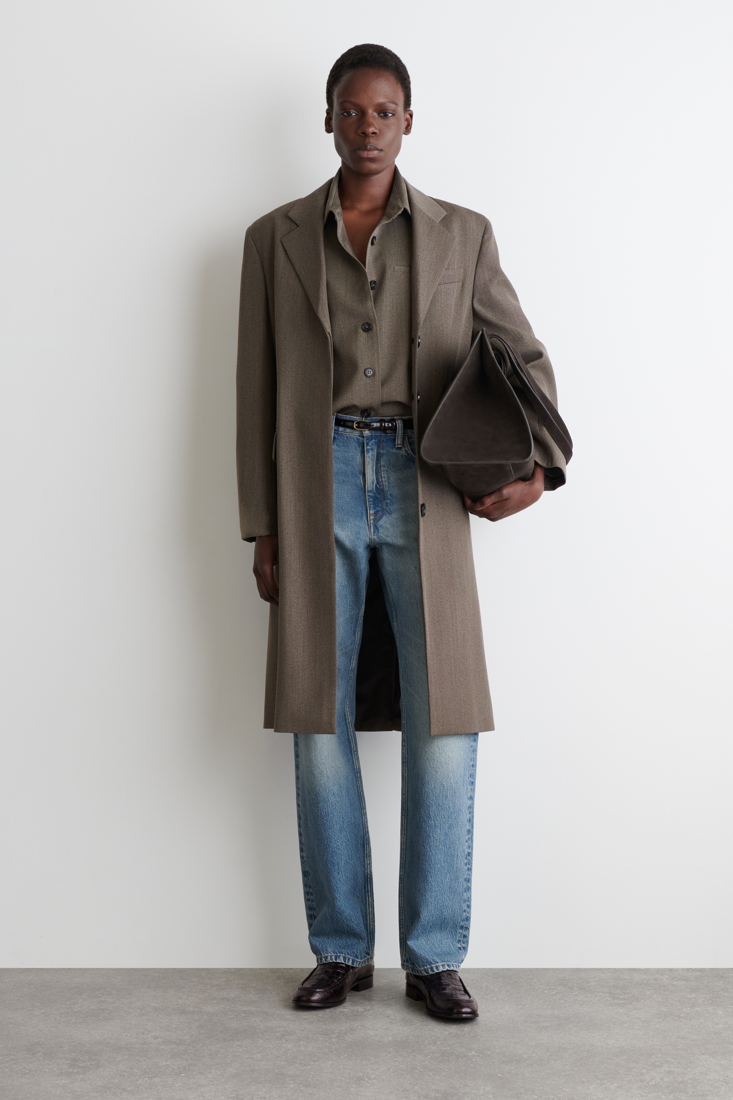 MOKASYNY ZE SKÓRY IMITUJĄCEJ KROKODYLE ŁUSKI - CIEMNOBRĄZOWY