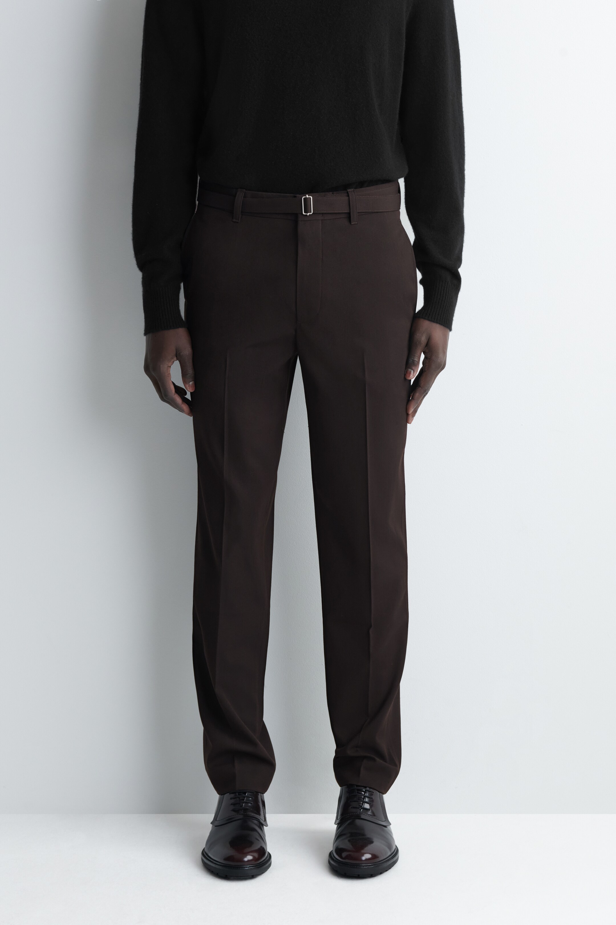 Ingrandisci l'immagine: BELTED WOOL-BLEND SLIM TROUSERS - DARK BROWN - UOMO | H&M CH 3
